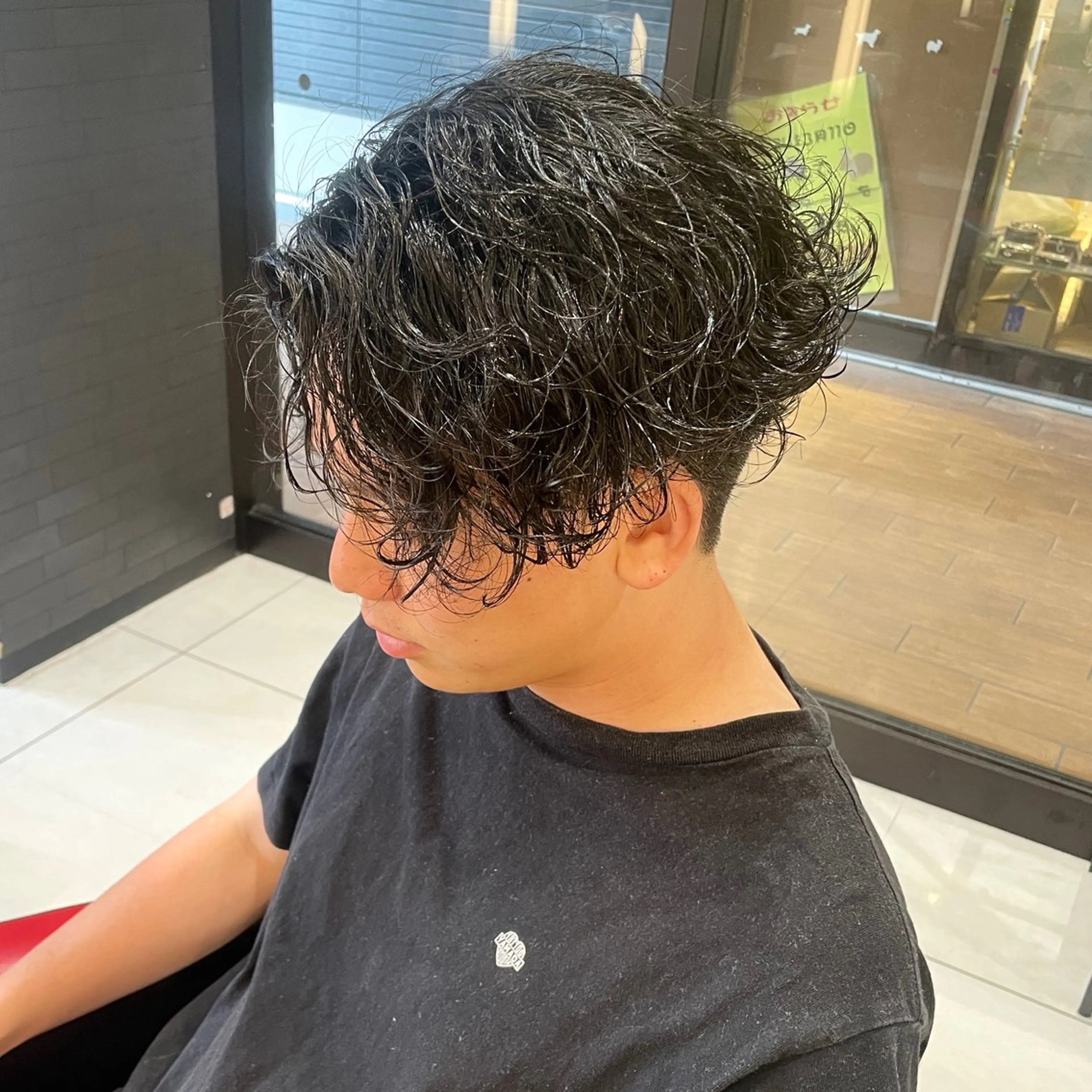 ショート パーマ メンズ メンズパーマ 波巻きパーマ カット ヘアカラー パーマ メンズヘア特化 崎田 成人のヘアスタイル