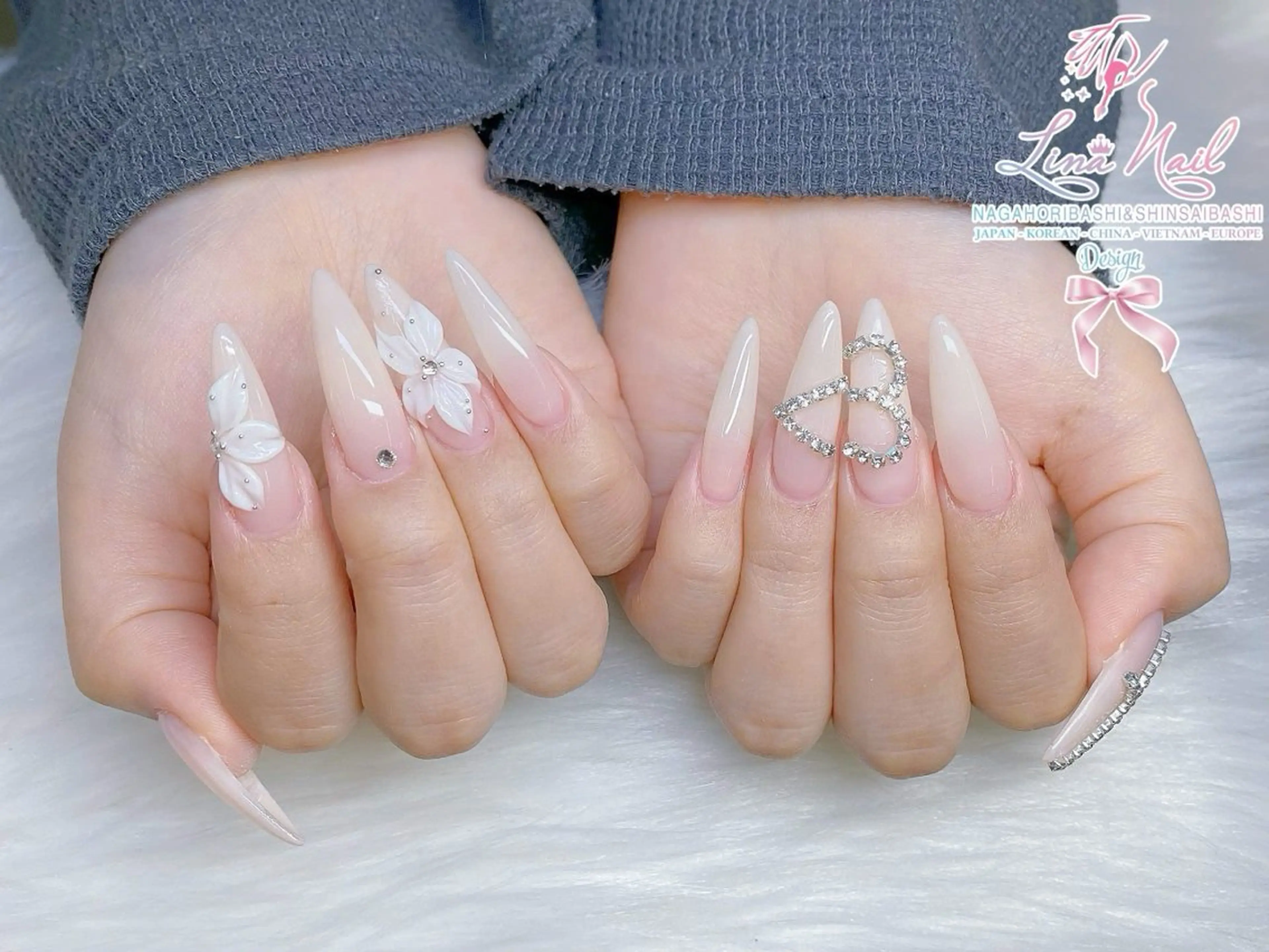 セミロング 韓国風ヘア クリスマス ハンドネイル 79Linanailnamba所属・Linanail Nambaのネイルデザイン