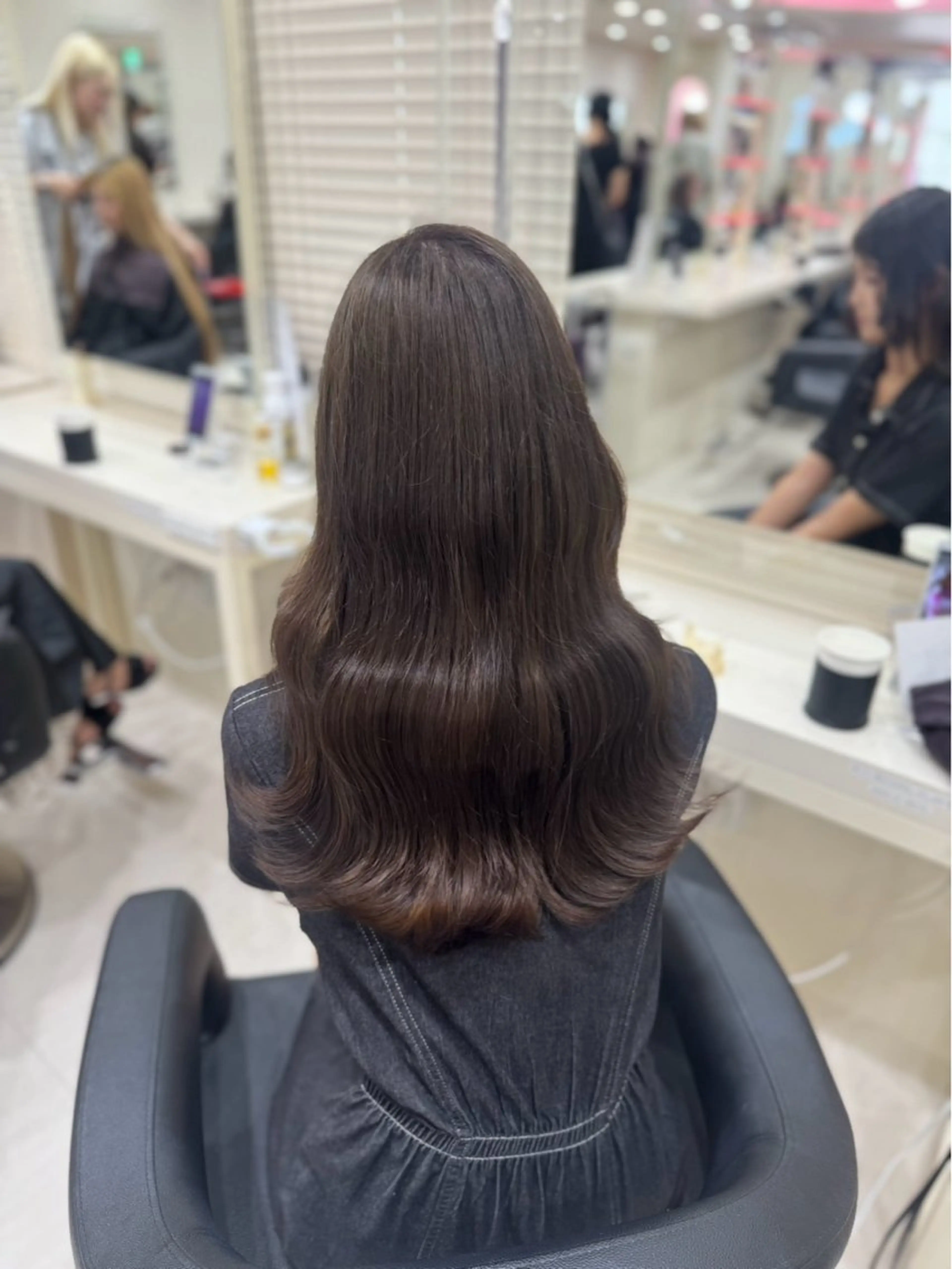 ロング カラー ヘアカラー トリートメント 近藤 芽依のヘアスタイル