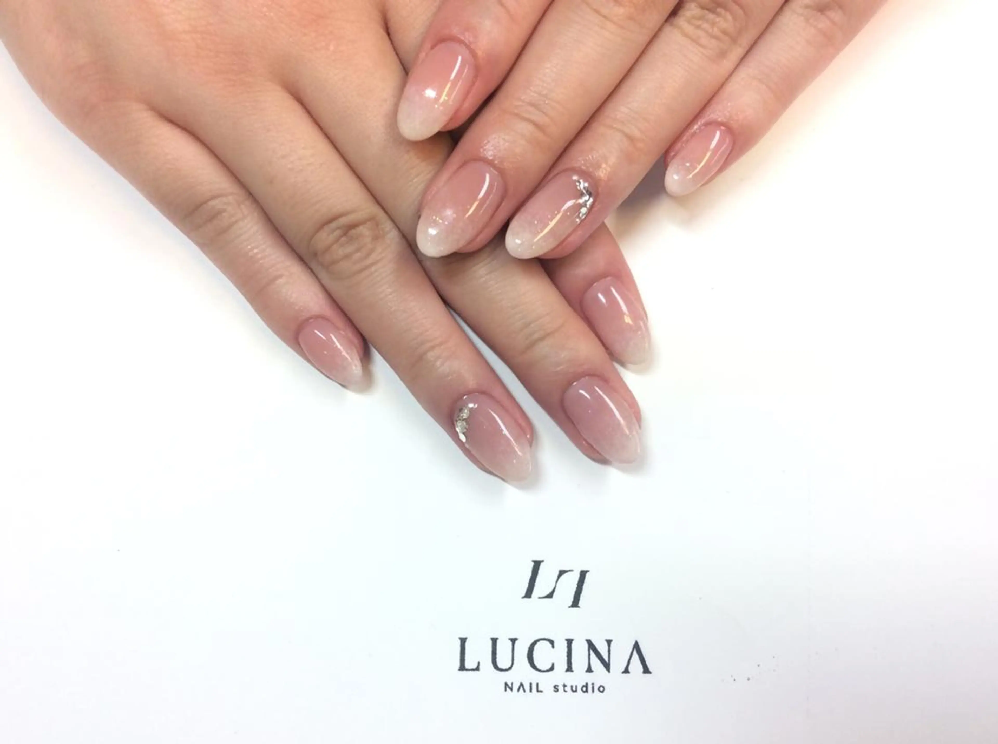 ネイル 新橋 ルキナ スタッフのネイルデザイン