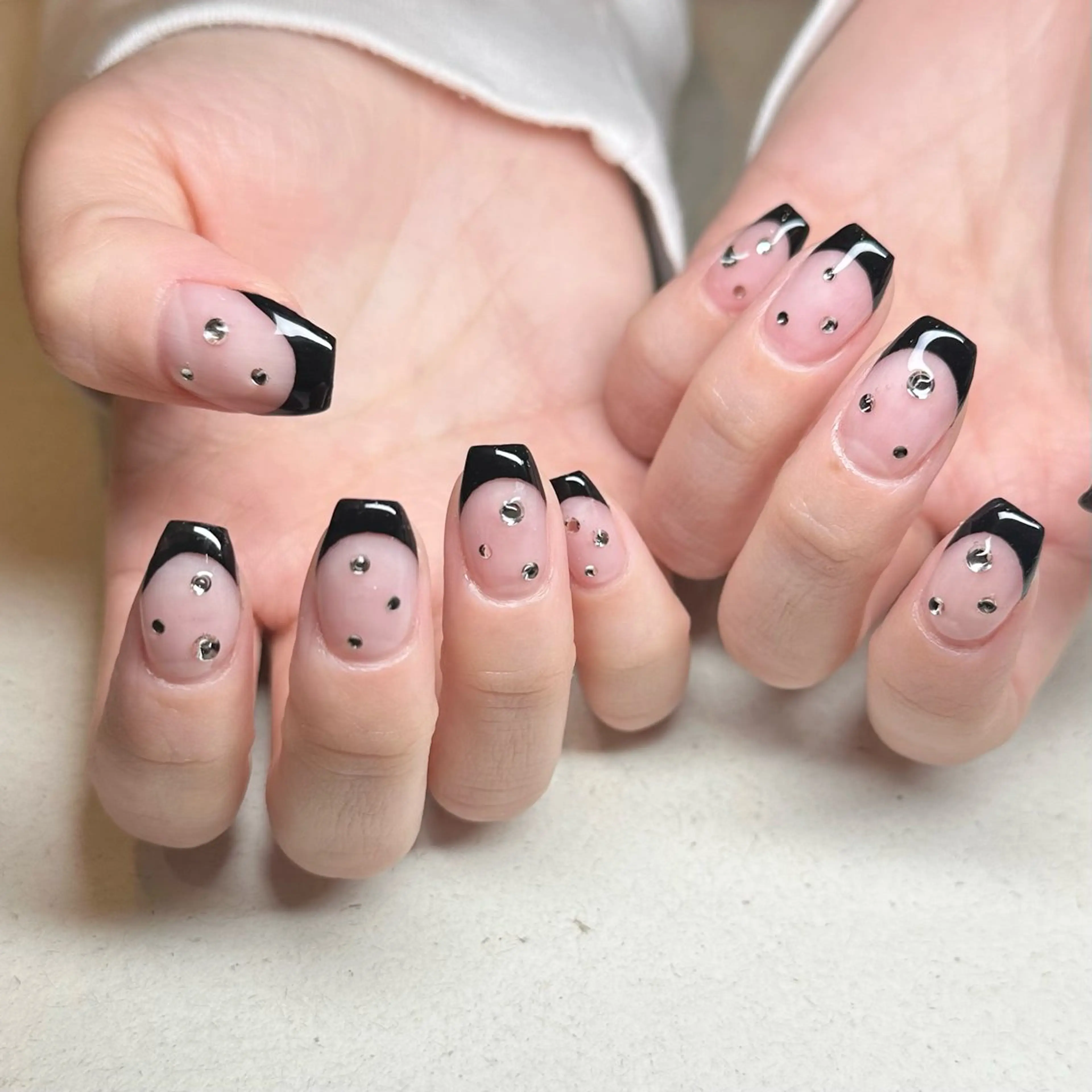 ‪·͜· ❤︎‬大人French nail︎︎𓂃⟡.·の写真