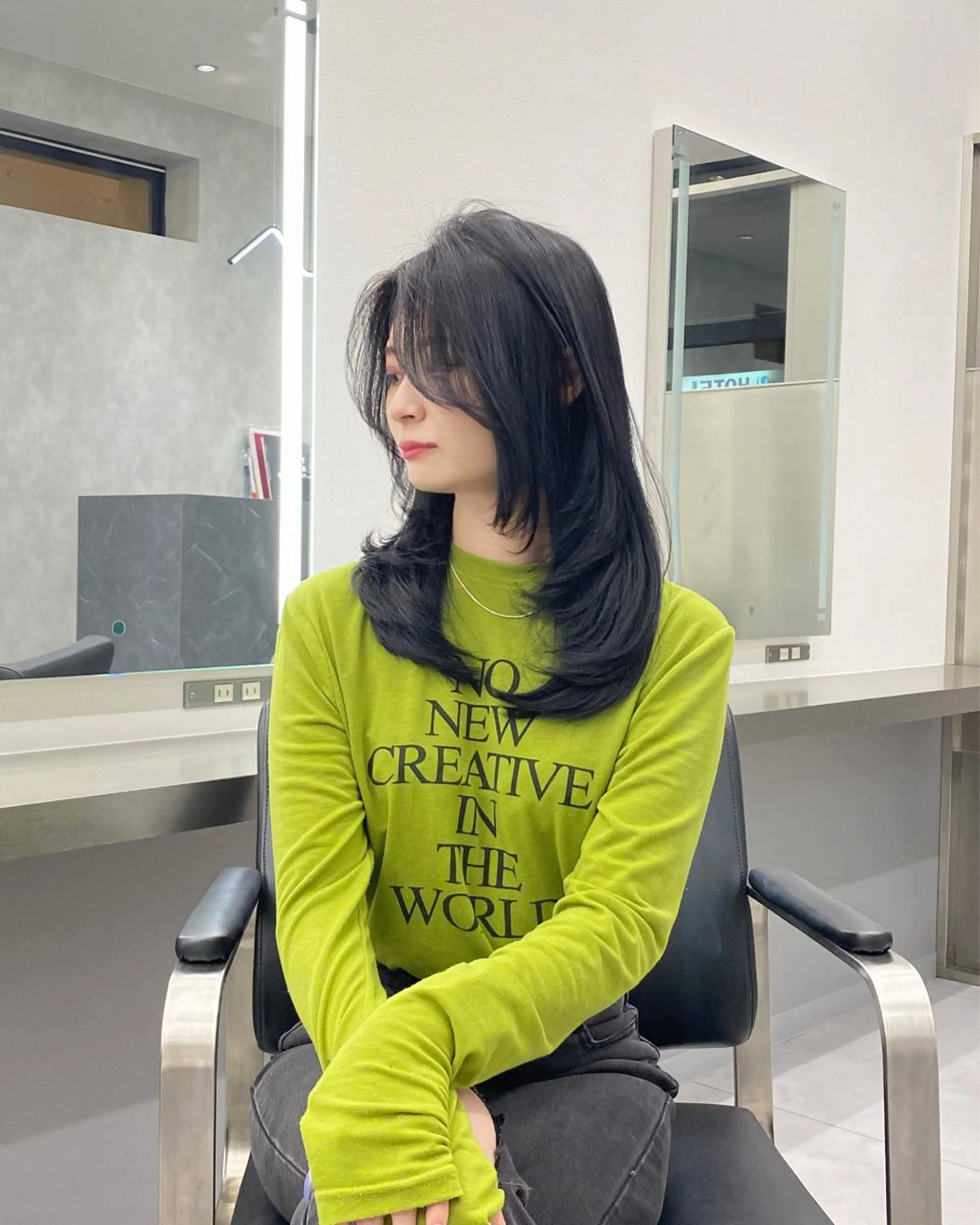 セミロング カラー 黒髪 ブルーカラー ブルーブラック ケアカラー レイヤーカット レイヤー/艶カラー /韓国ヘア/高松のヘアスタイル