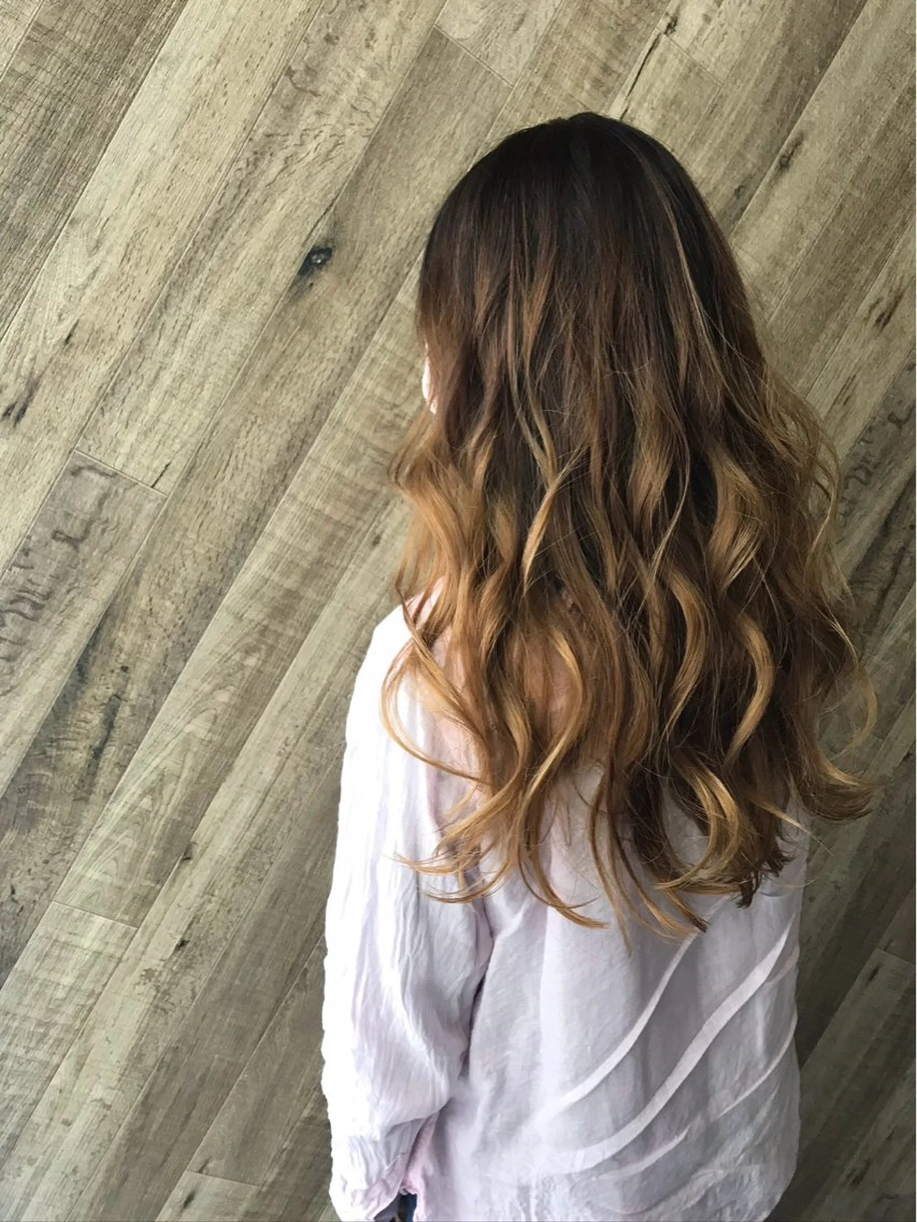 カラー TERUYA shionのヘアスタイル