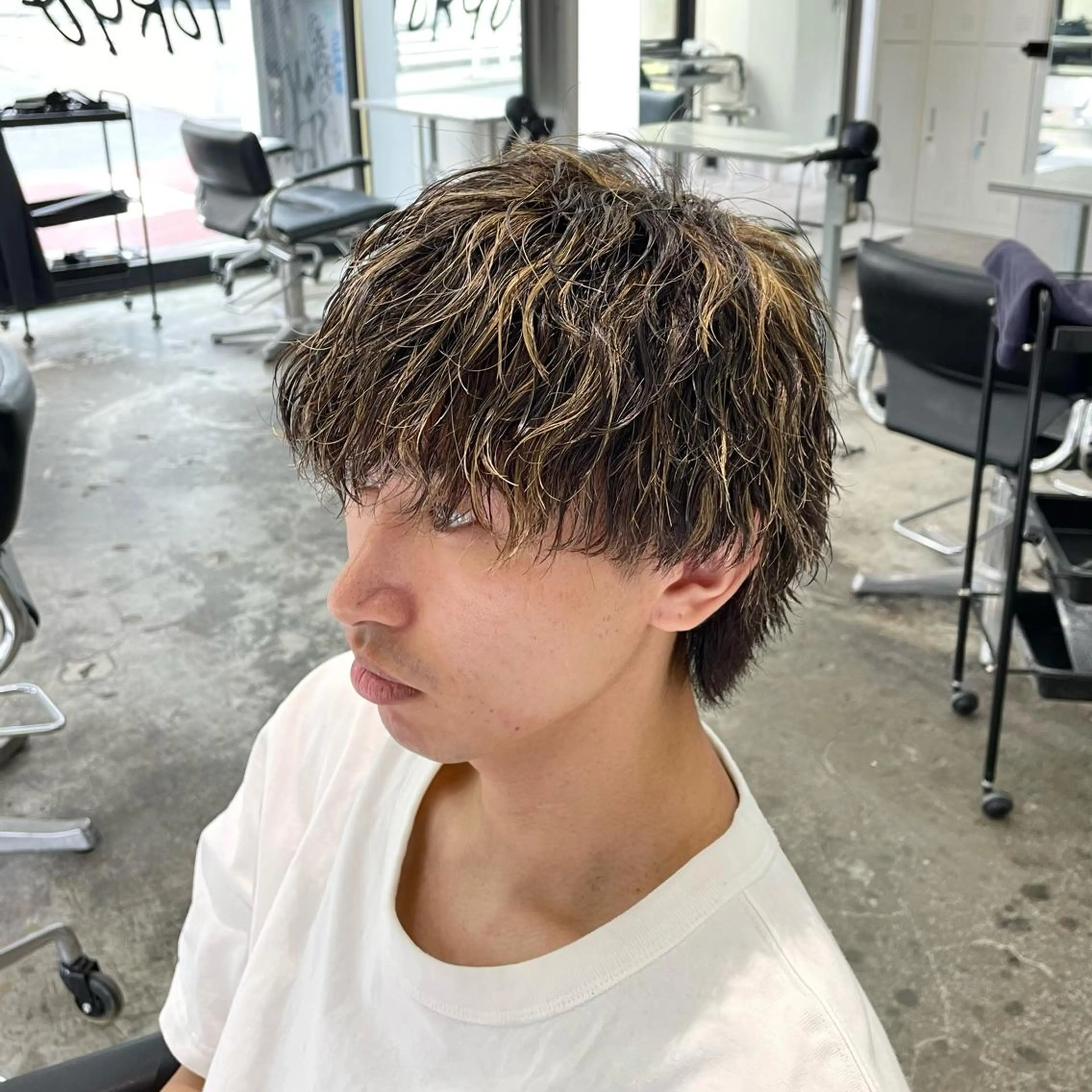 ショート カラー パーマ メンズ メンズハイライト 波巻きパーマ ハイライトカラー ハイライト カット ヘアカラー パーマ メンズ特化美容師/ 藤戸 椋のヘアスタイル