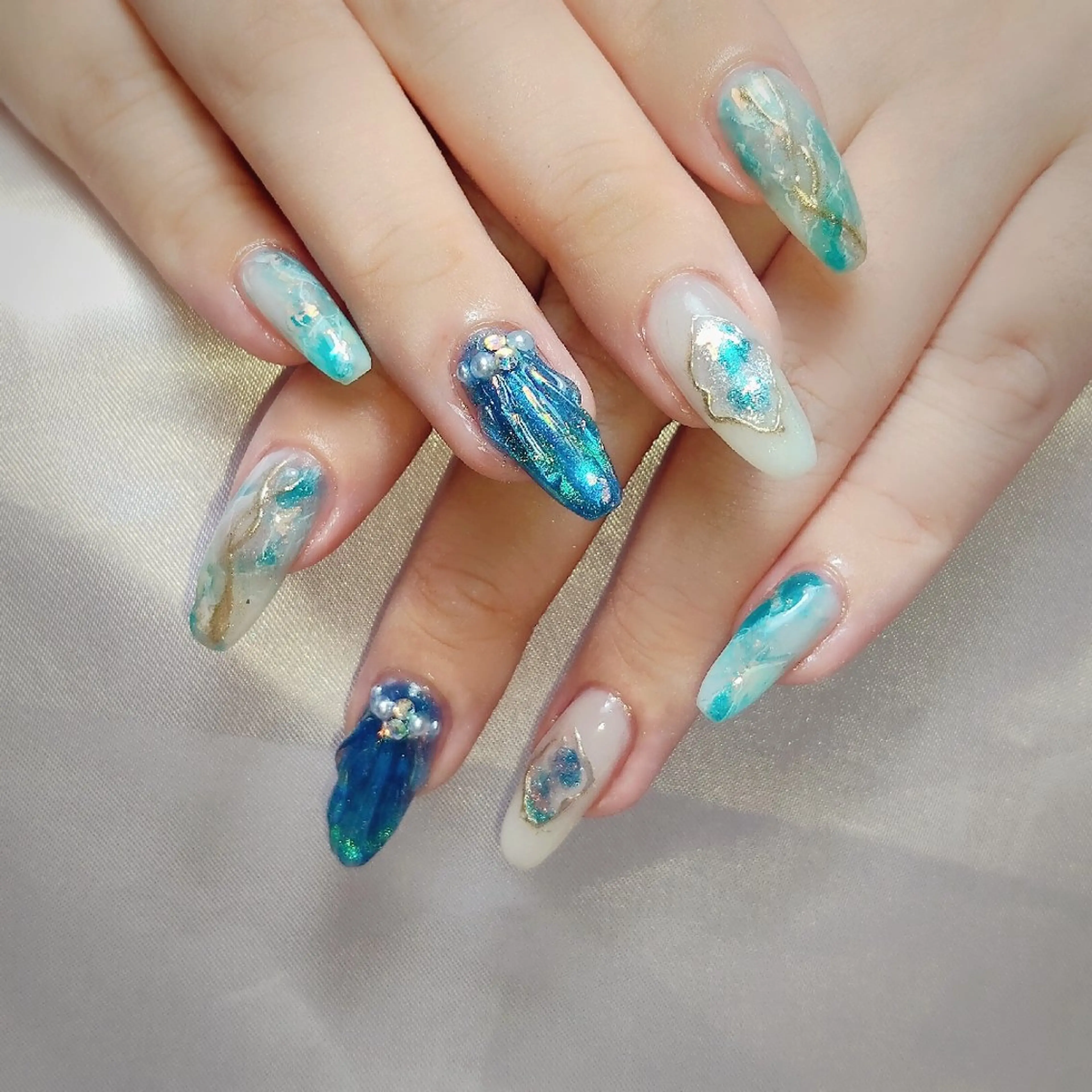 ネイル ブルー グリーン ハンドネイル 完全予約制個室サロン Abundancesのネイルデザイン