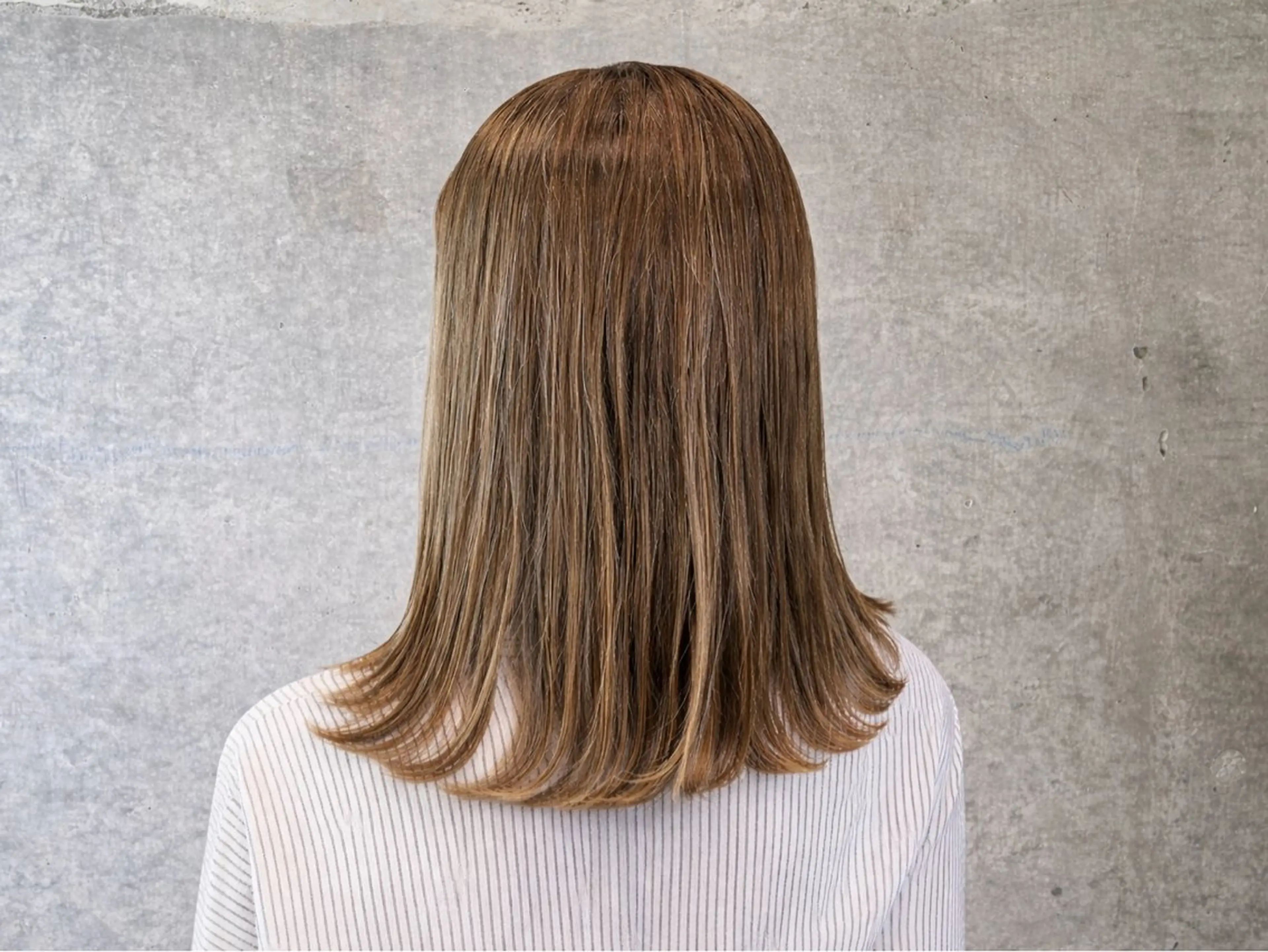 セミロング カラー 蓮見  友里のヘアスタイル