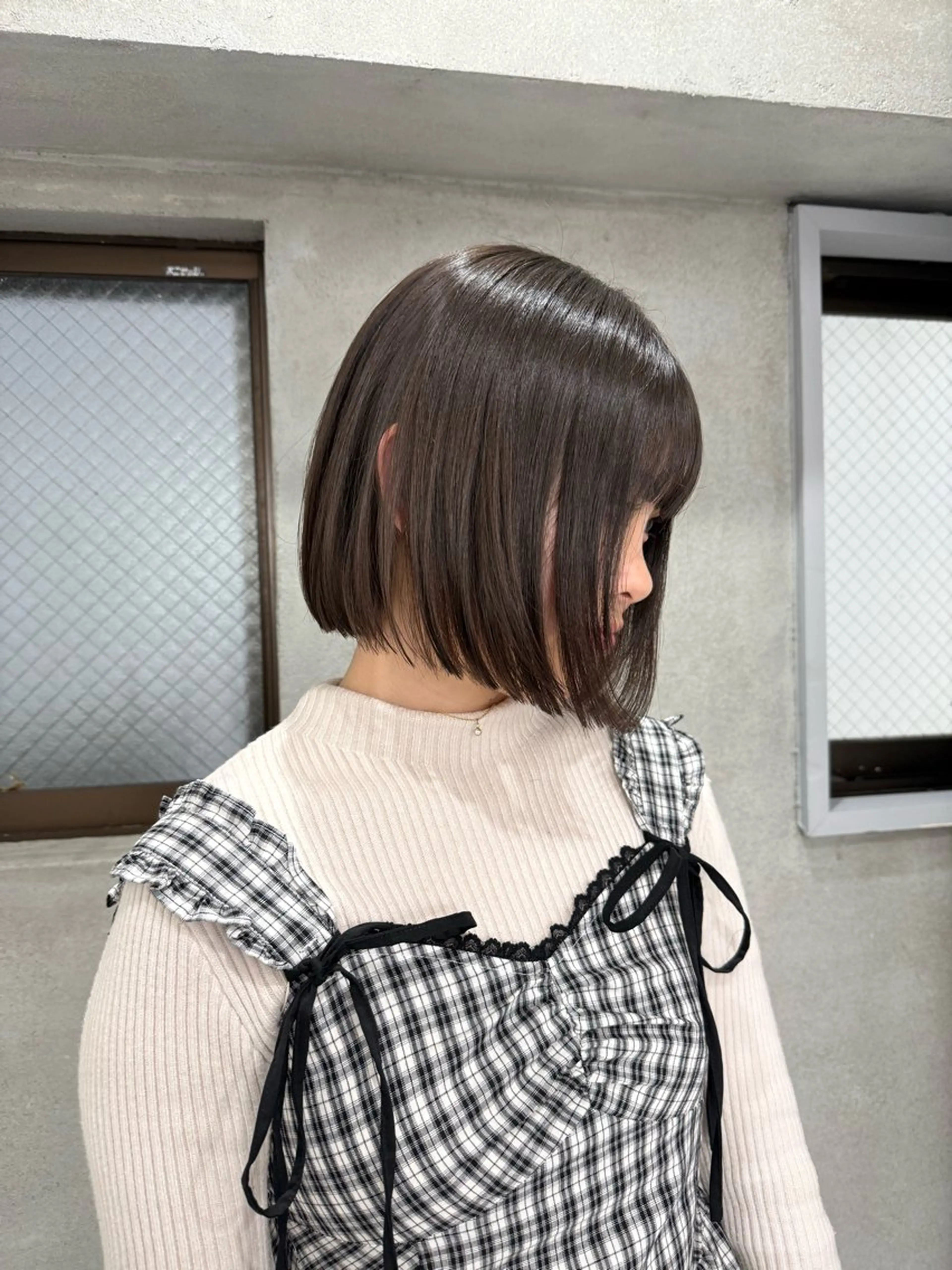 カラー グレージュ オリーブグレージュ オリーブグレー ボブ ヘアカラー sena⌇ベージュ⌇ ブリーチなしWカラーのヘアスタイル