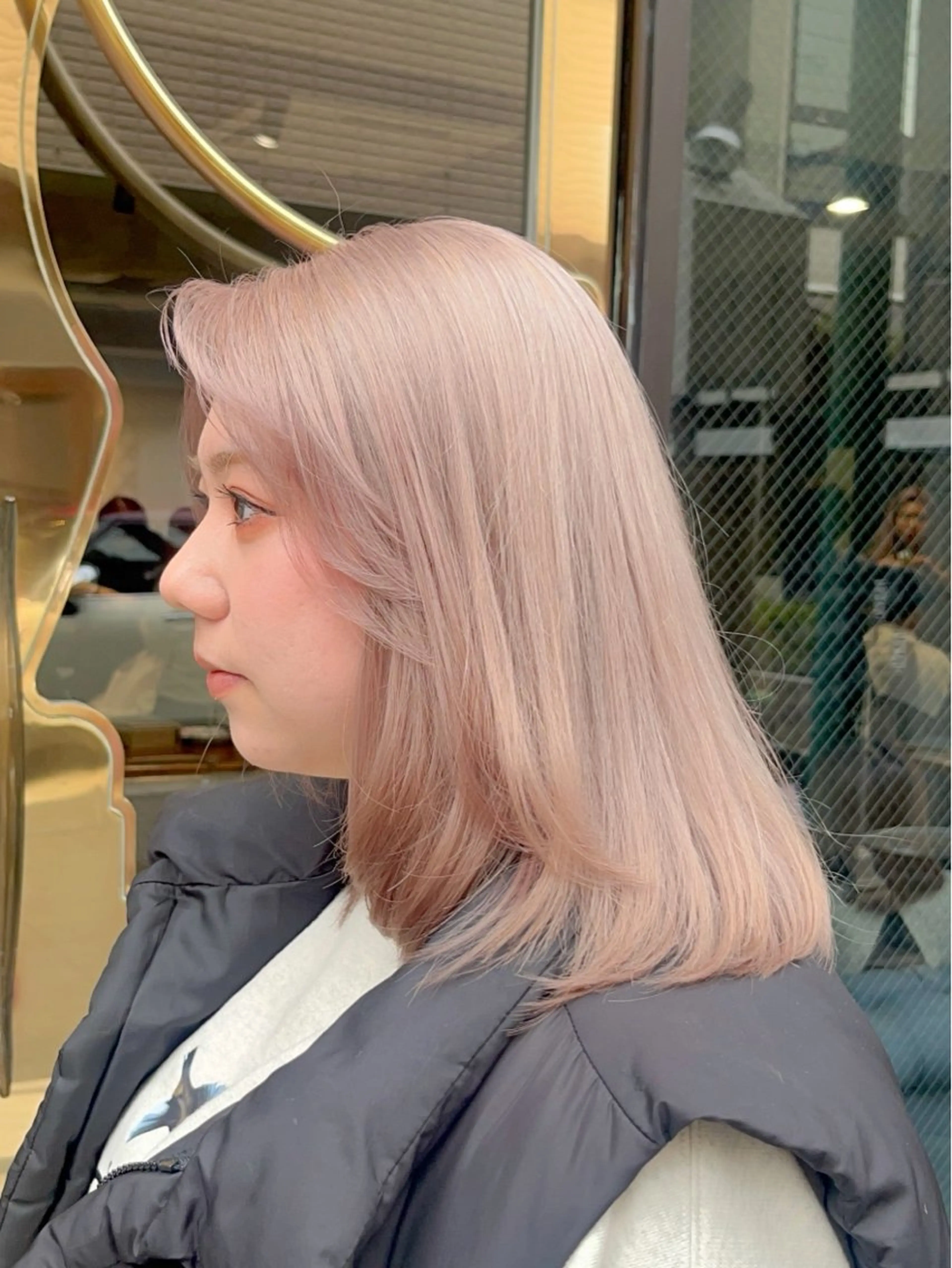 ミディアム カラー ミディアムパーマ ベージュカラー ブロンド ハイトーンカラー ハイトーンベージュ ヘアカラー トリートメント ヘアセット 似合わせベージュ 🍯ayumi🍯のヘアスタイル