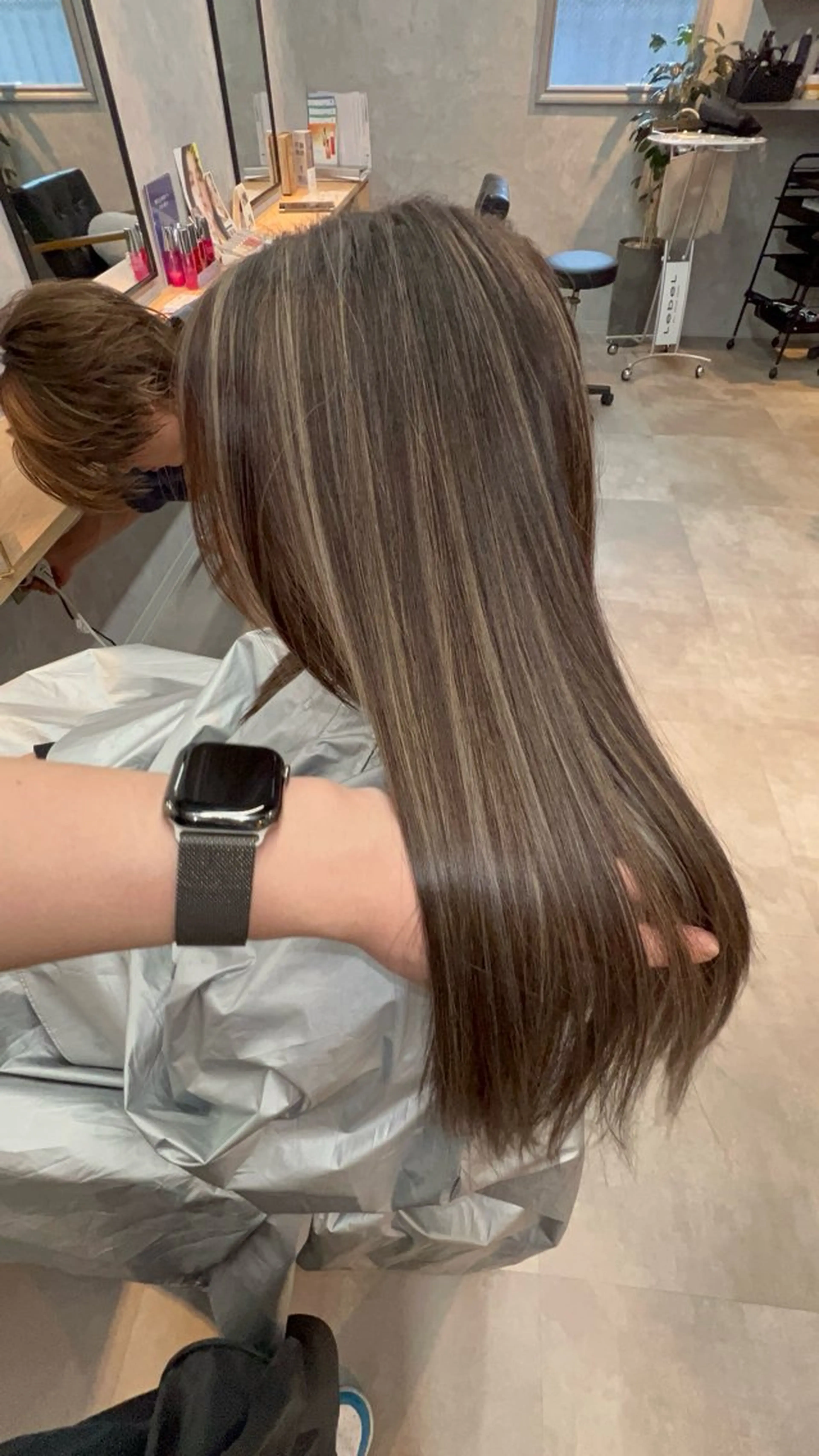 ロング motoトップカラー リスト/ブリーチカラのヘアスタイル