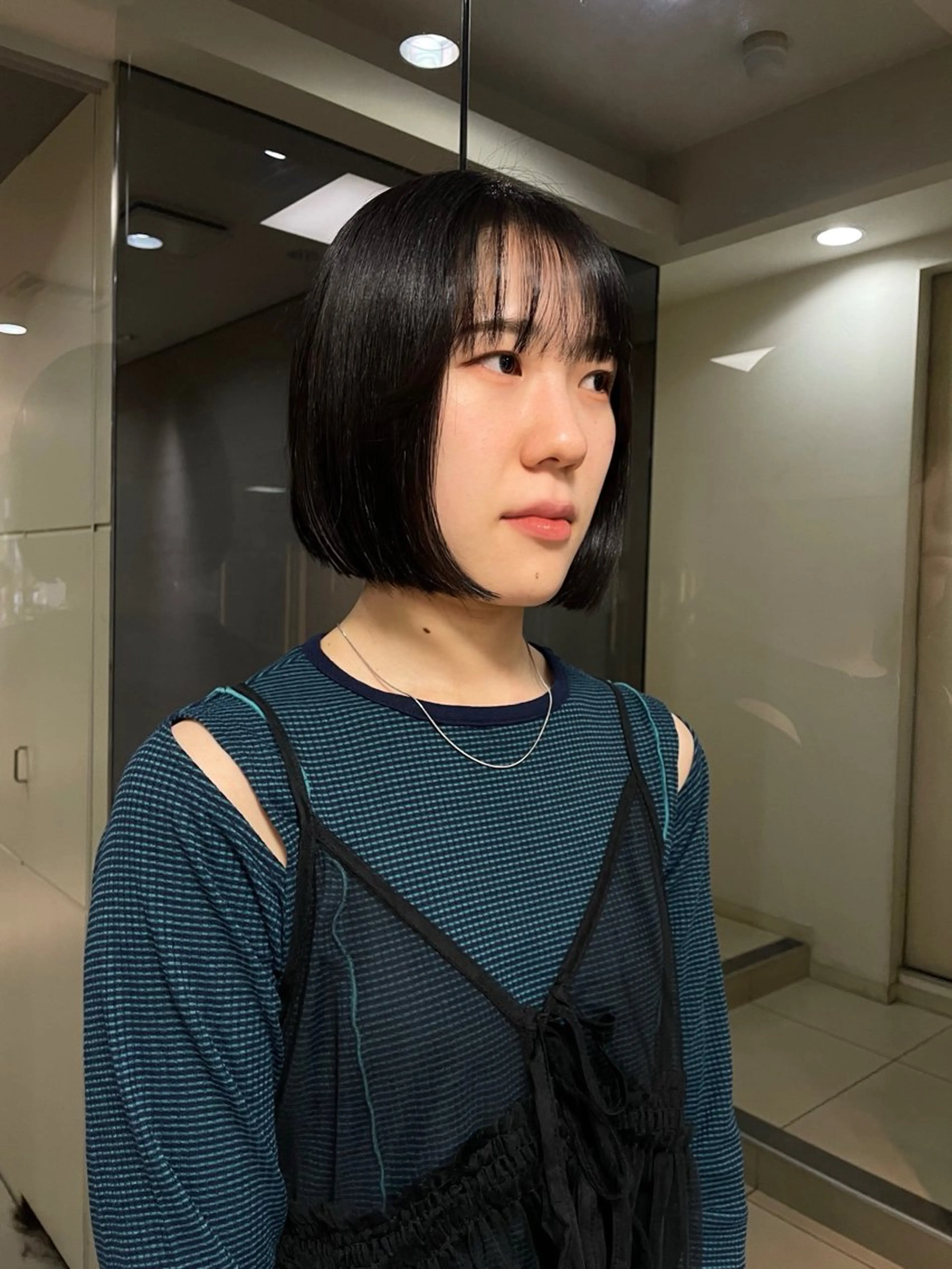 ショート 垢抜け小顔レイヤー オリーブ/スミレのヘアスタイル