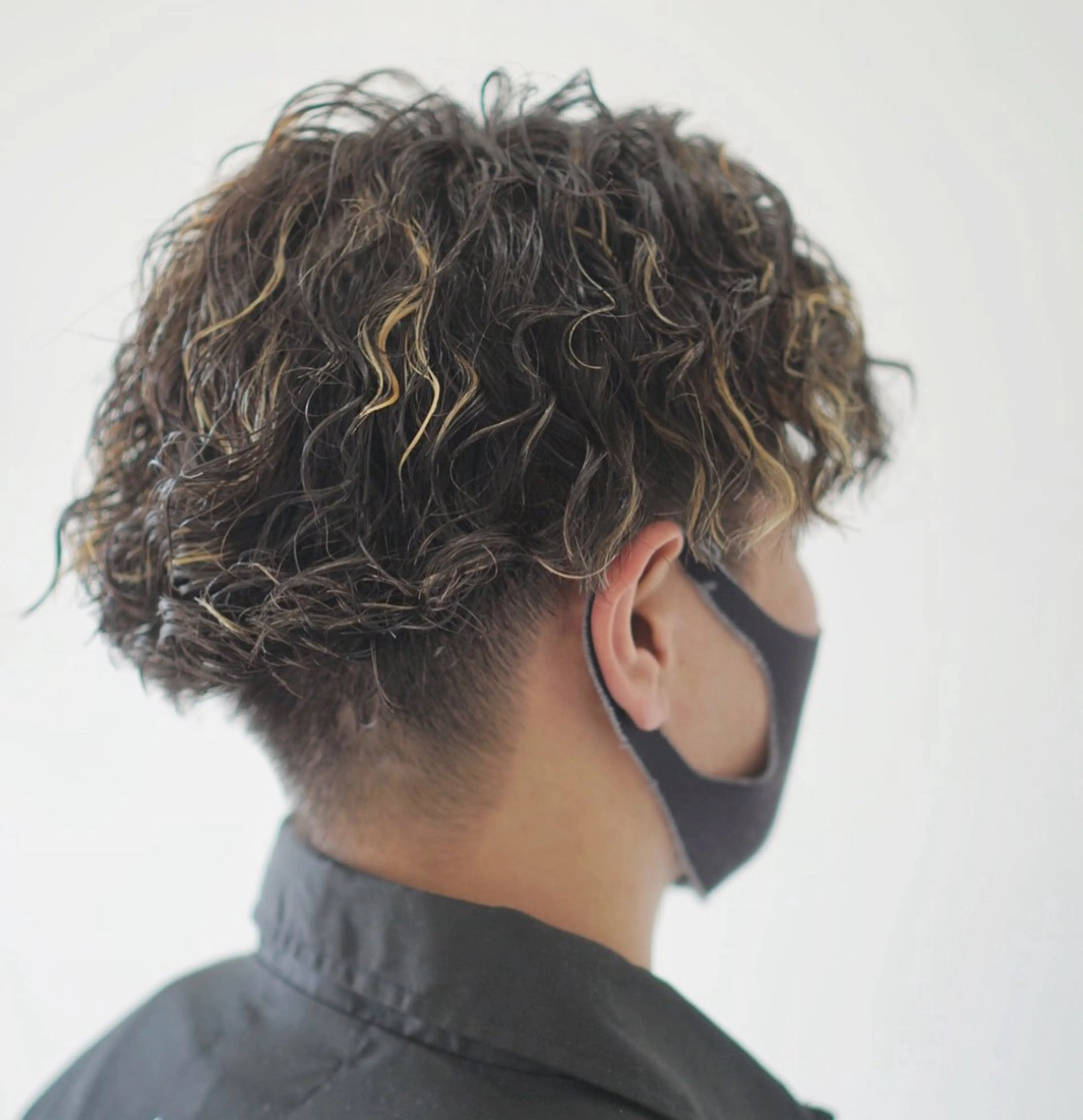 ショート カラー パーマ メンズ 中島 剛のヘアスタイル