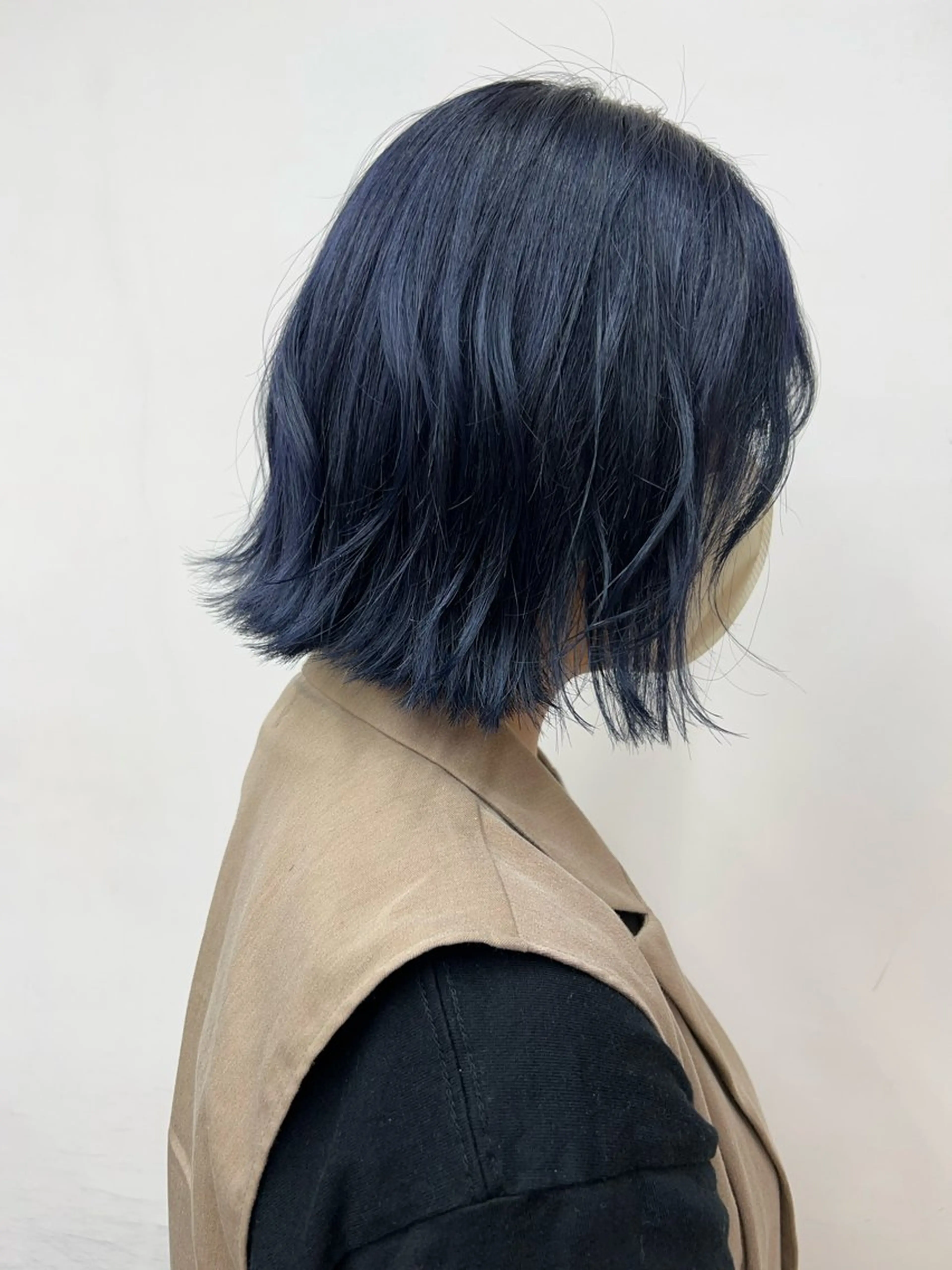 ショート カラー アッシュ ブルーカラー ブルーアッシュ ダブルカラー シルバー ヘアカラー トリートメント KANA/ボブ/ インナーカラー/艶髪のヘアスタイル