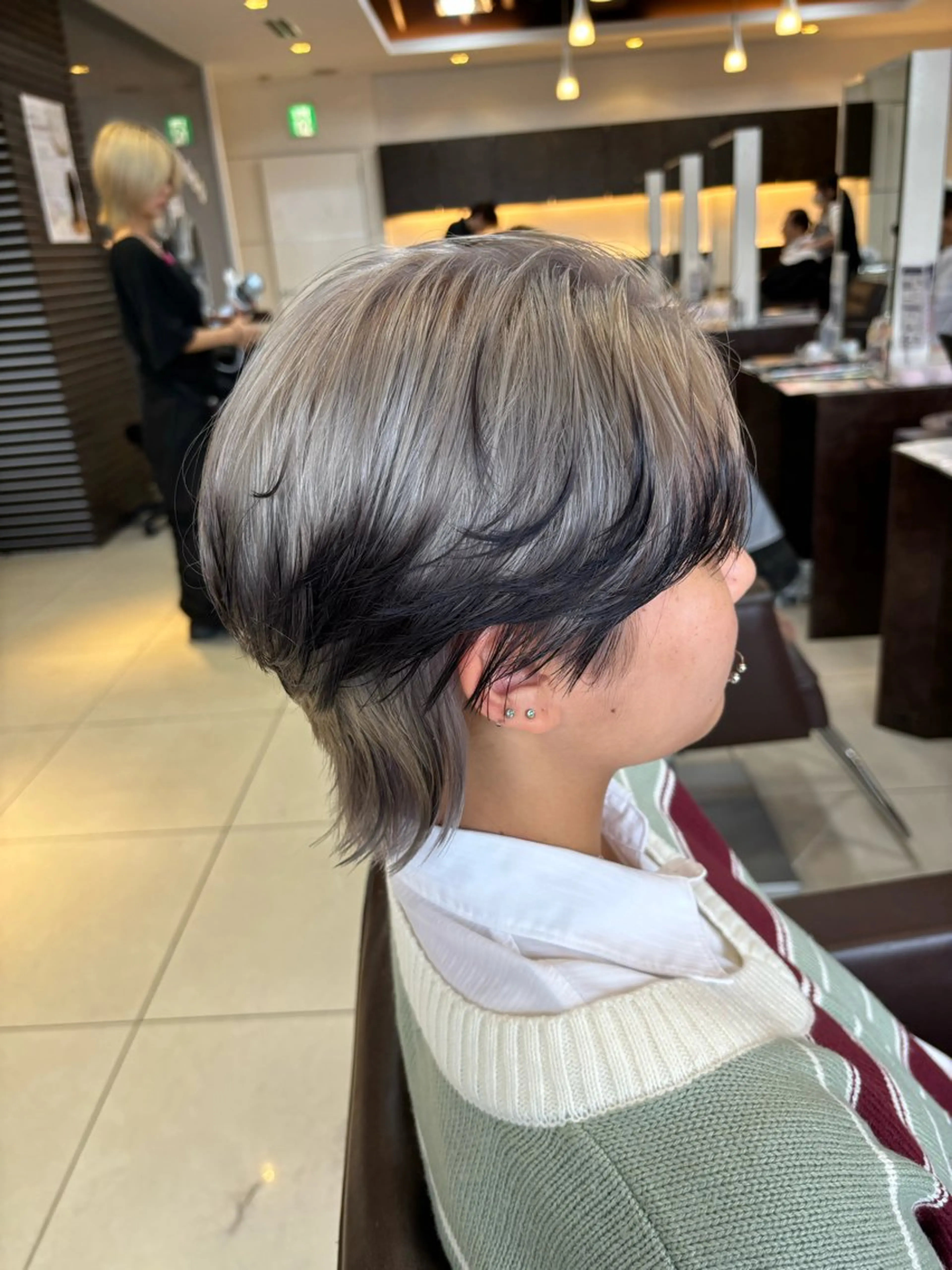 メンズカット+ブリーチカラー2回(ホワイト.シルバー系)の写真