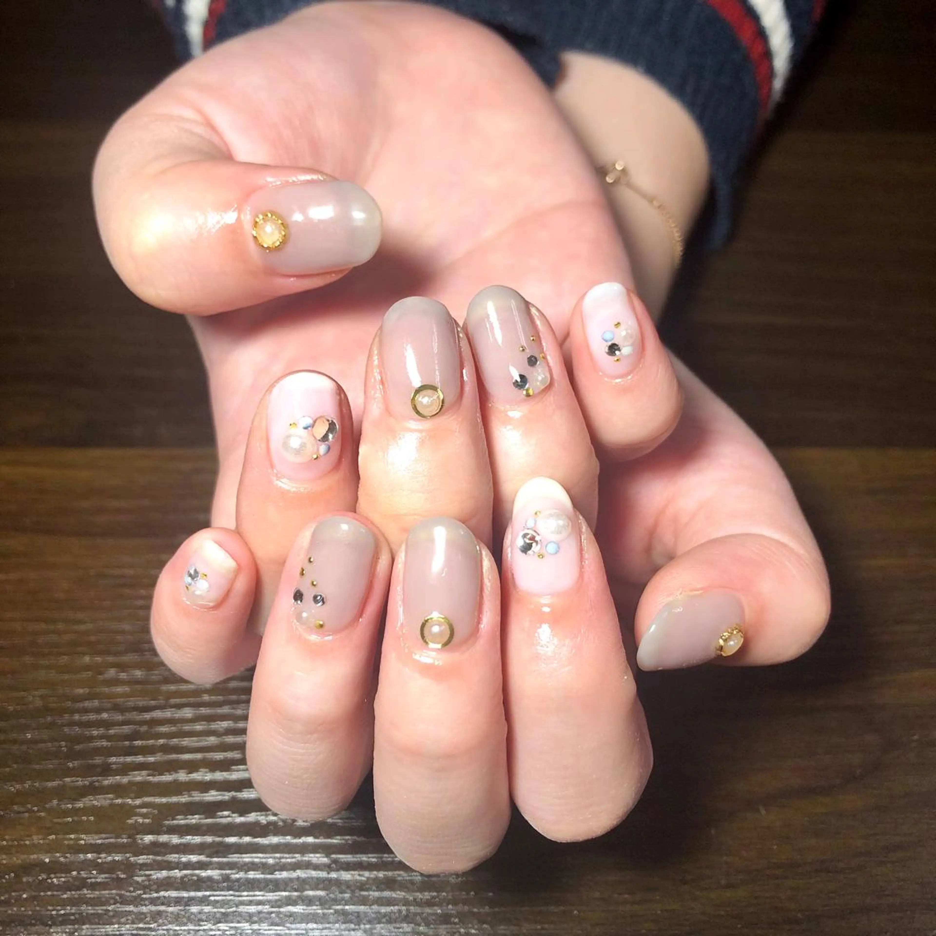 ネイル ストーンネイル luana nailのネイルデザイン