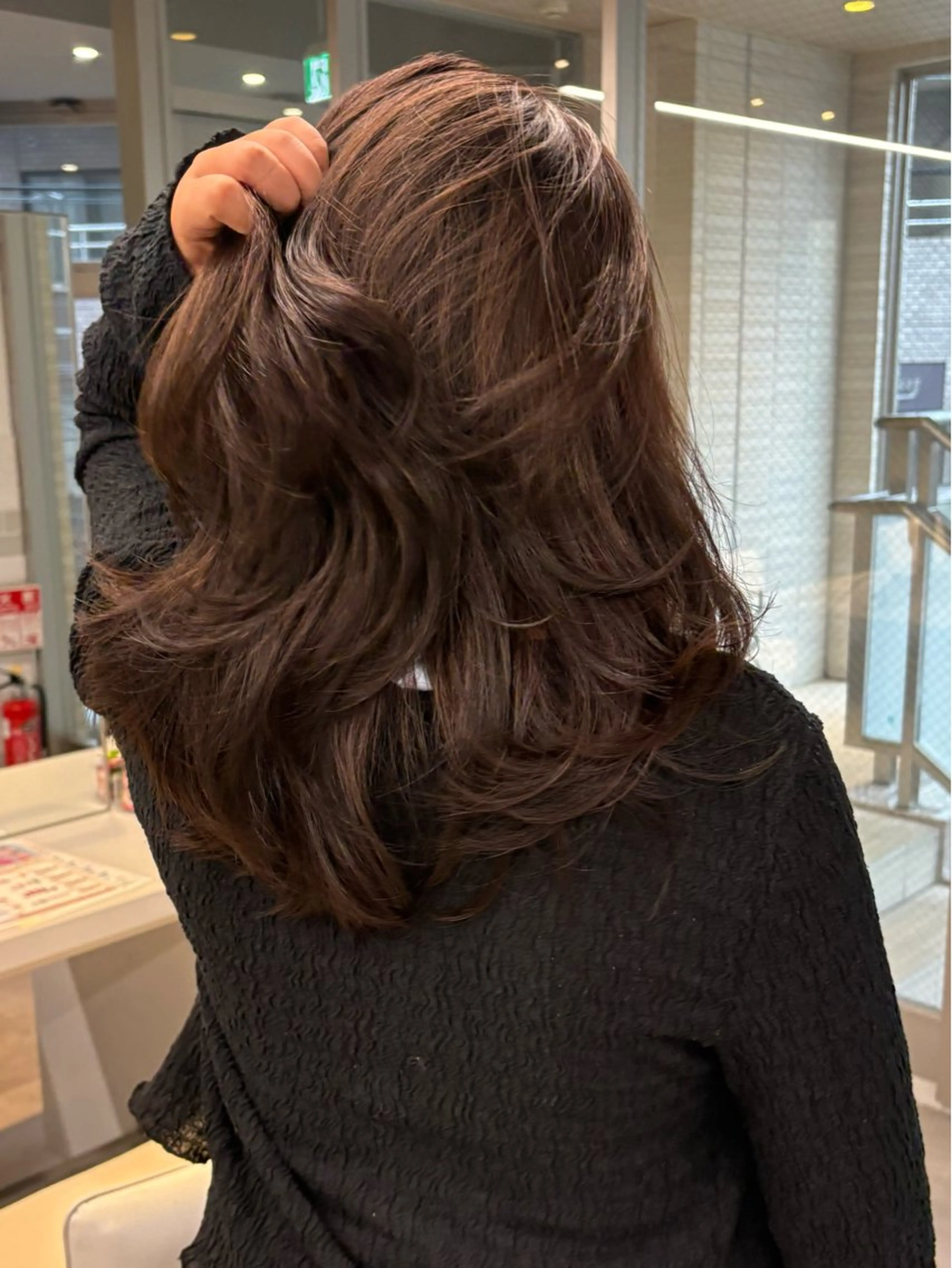 ミディアム カラー ブラウンカラー ハイライトカラー オリーブブラウン ハイライト レイヤーカット カット ヘアカラー 海外レイヤー /NAGISAのヘアスタイル