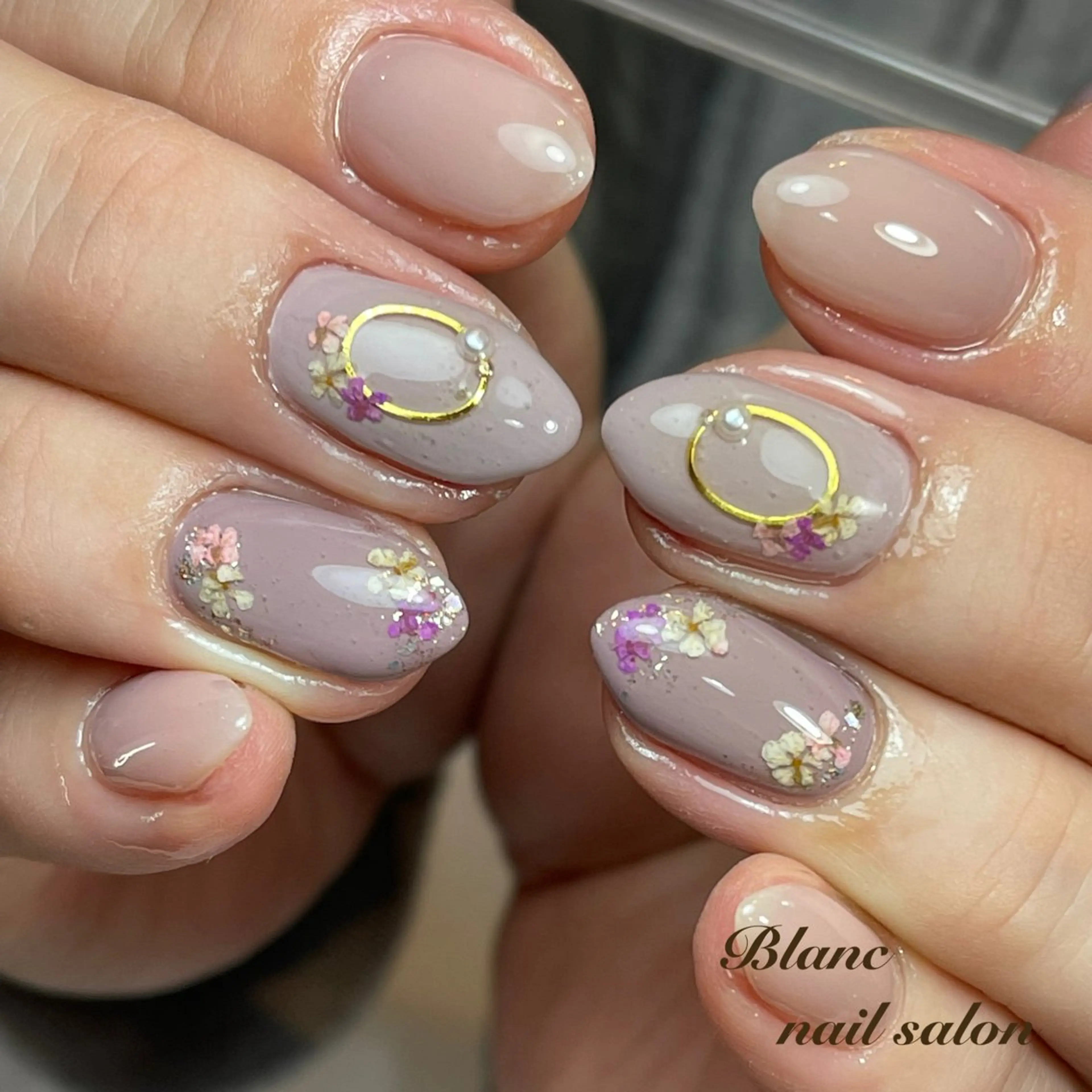 ミディアム ハンドネイル Blanc ブランのネイルデザイン