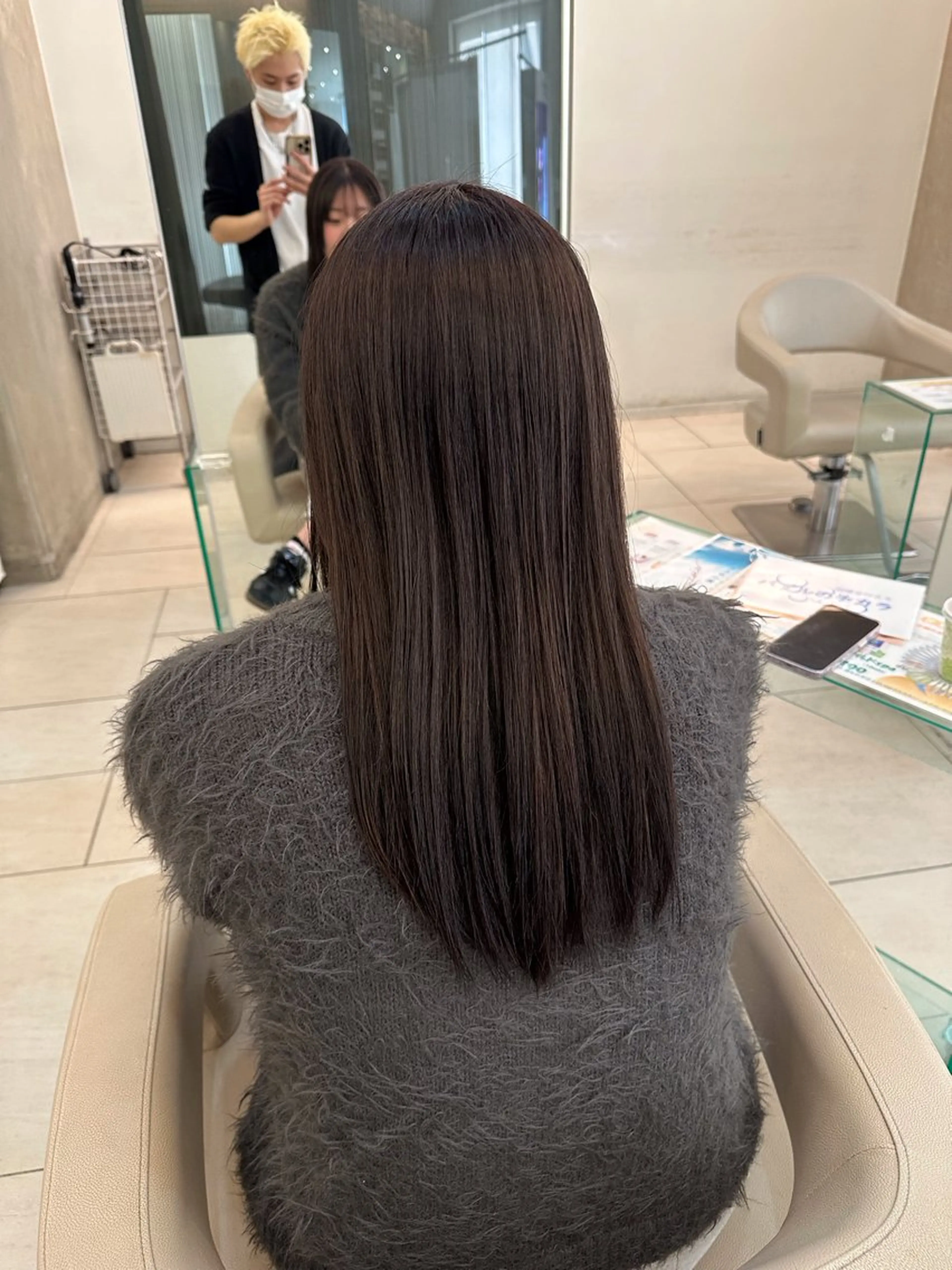 ロング カット ヘアカラー トリートメント レイヤー/艶カラー/ ハイトーンのヘアスタイル