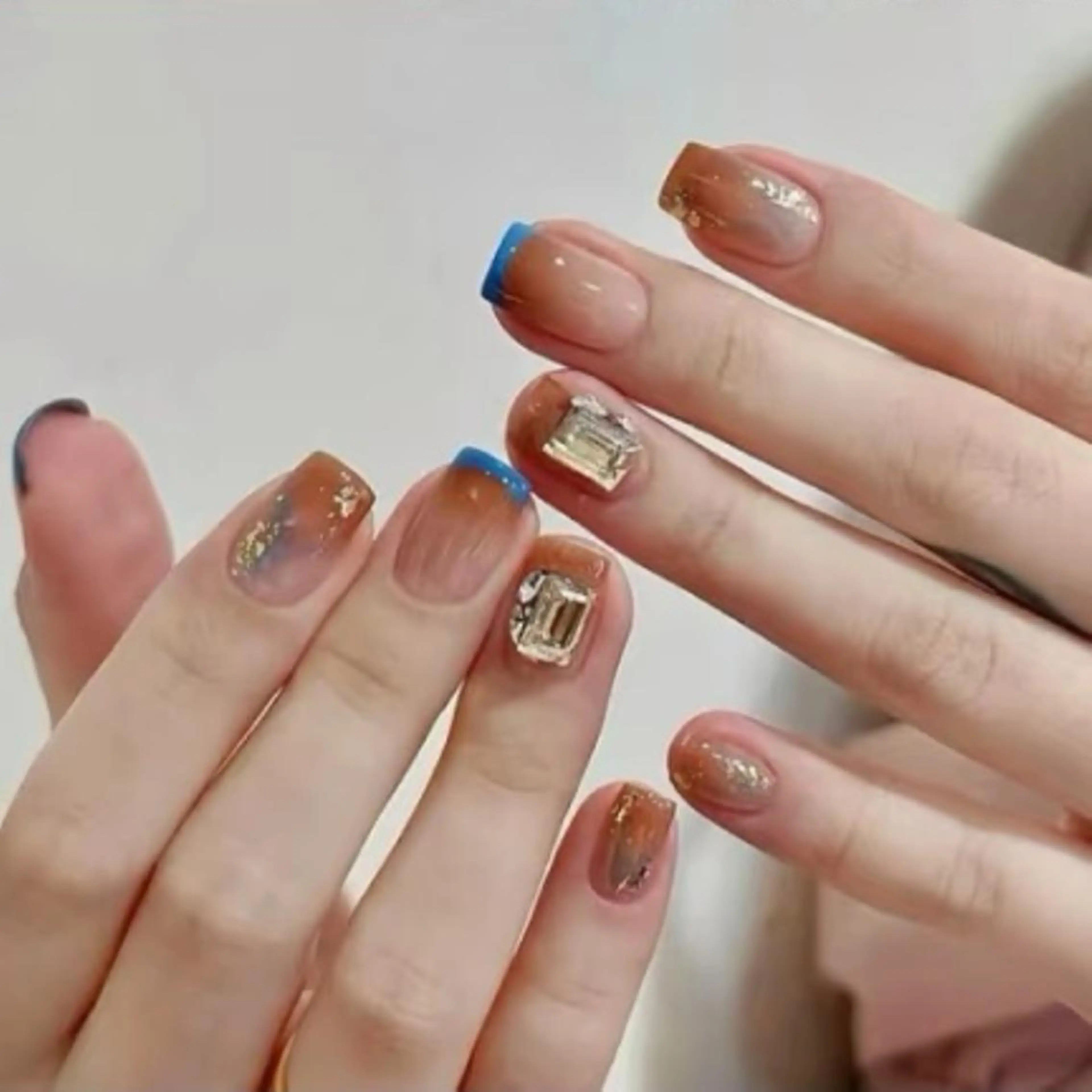 ネイル フレンチネイル グラデーション 持ち込み ニュアンスネイル ストーンネイル ハンドネイル 綾香 Nail高円寺のネイルデザイン