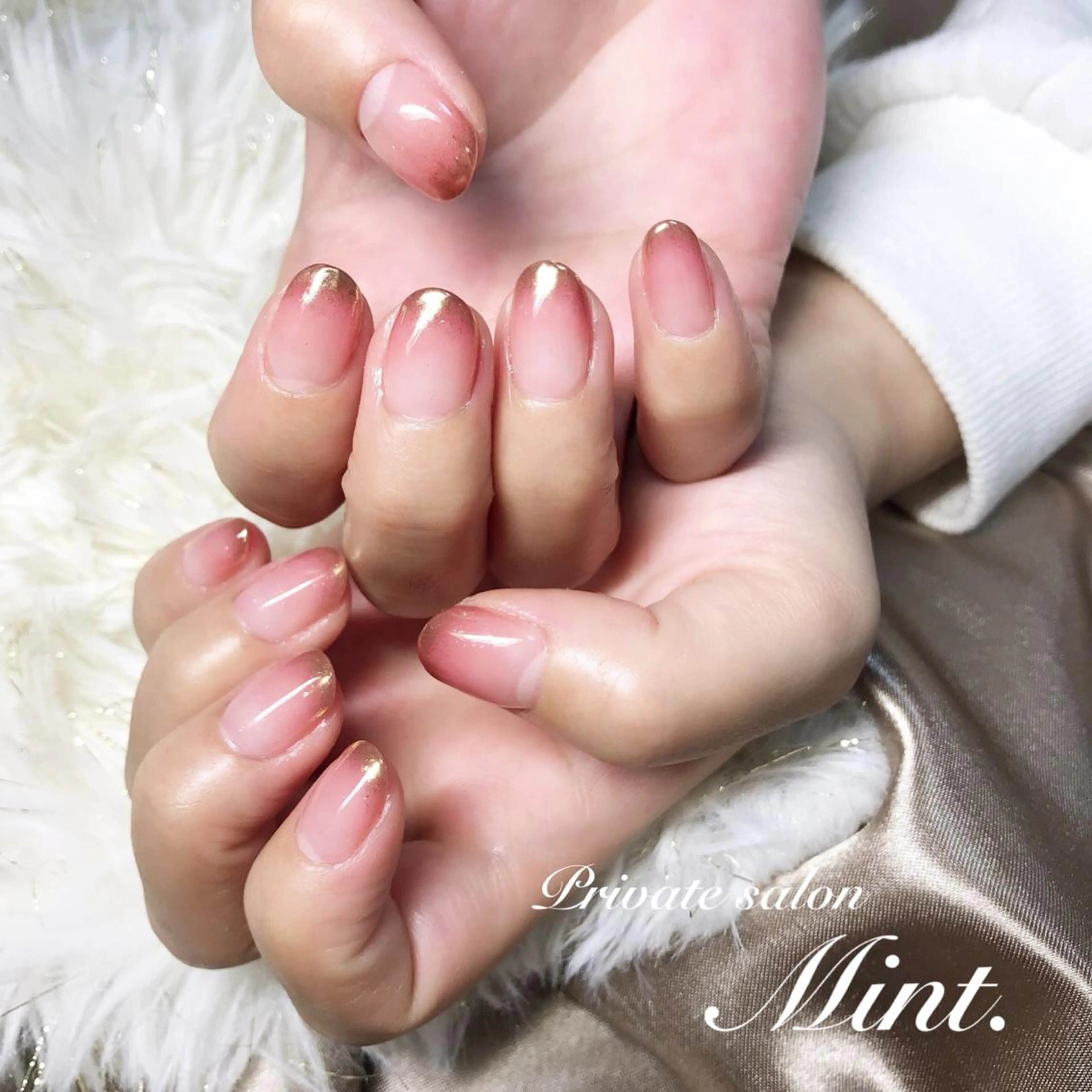 ショート ネイル ジェルネイル グラデーション ミラーネイル ハンドネイル Mint. nailのネイルデザイン
