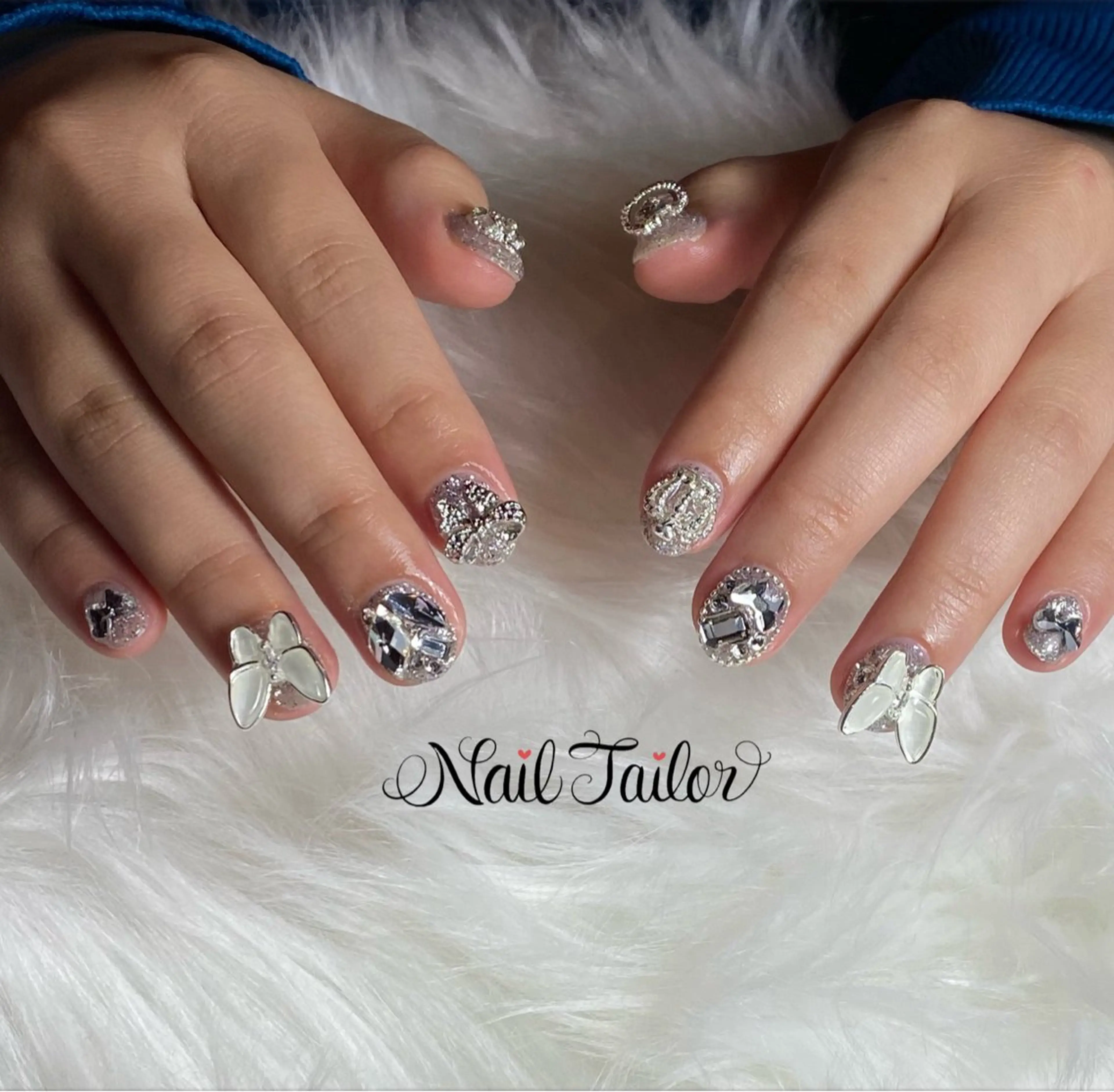 ネイル 成人式 フラッシュネイル ラメ(グリッター) シルバー ストーンネイル ハンドネイル NailTailor ネイルテイラーのネイルデザイン