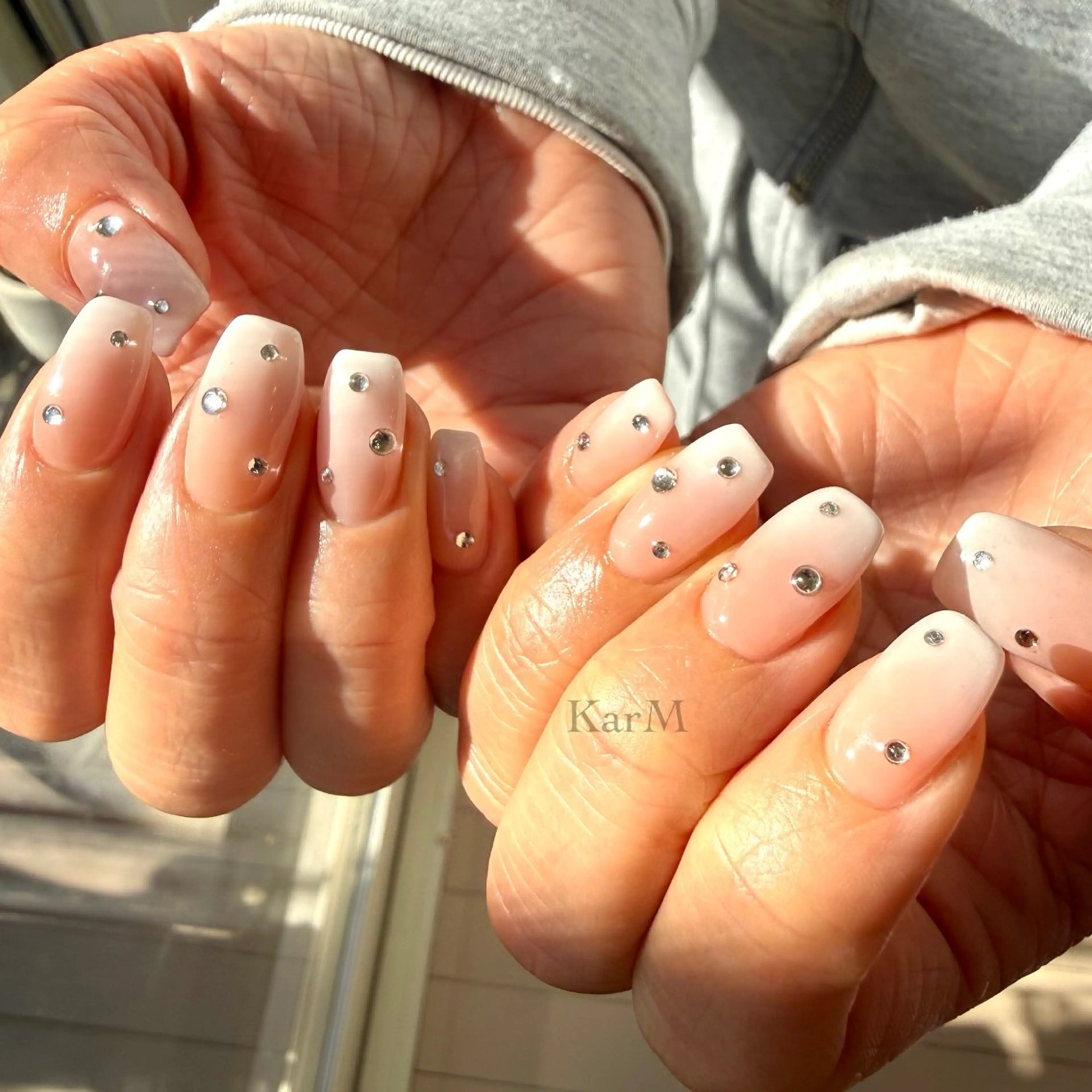 ネイル オーロラネイル チークネイル ドット フラッシュネイル フレンチネイル ハンドネイル ogino karinのネイルデザイン