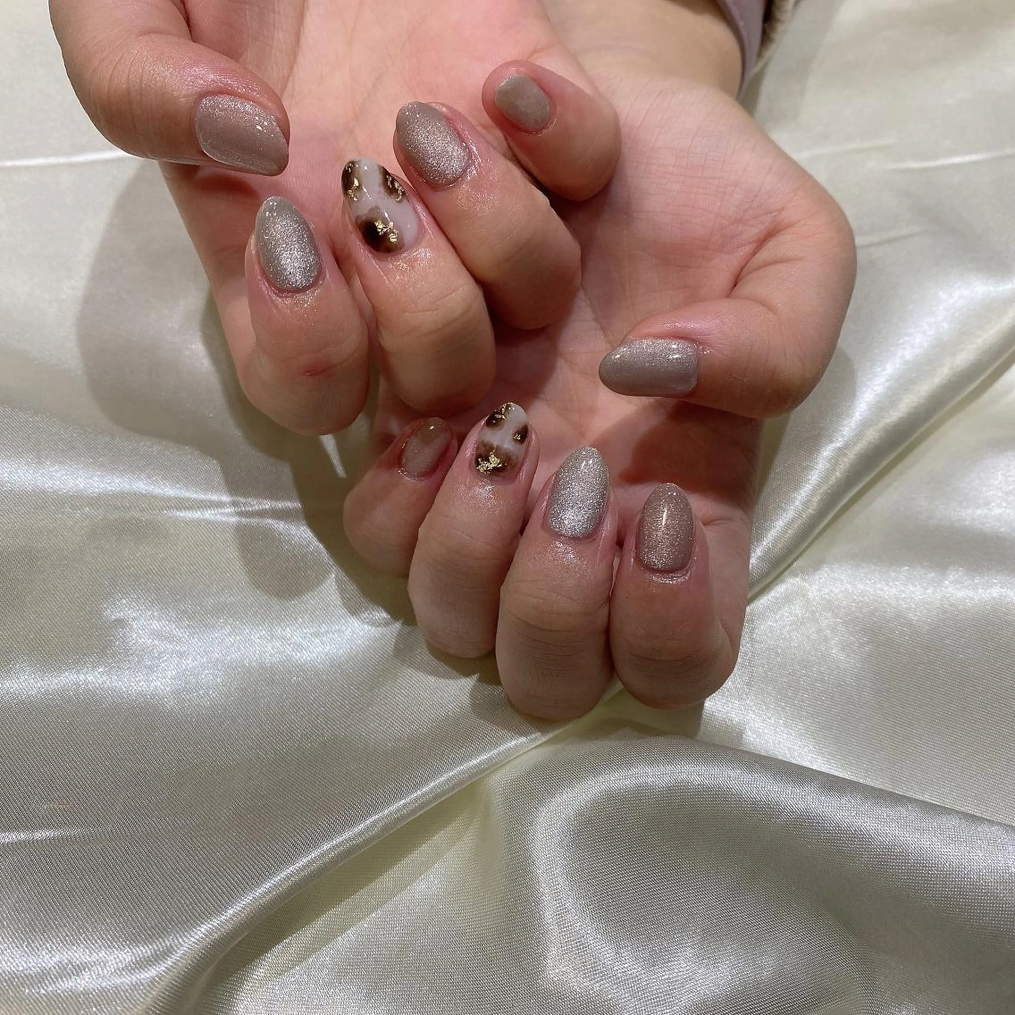 ネイル ジェルネイル マグネットネイル ハンドネイル 西岡 杏のネイルデザイン