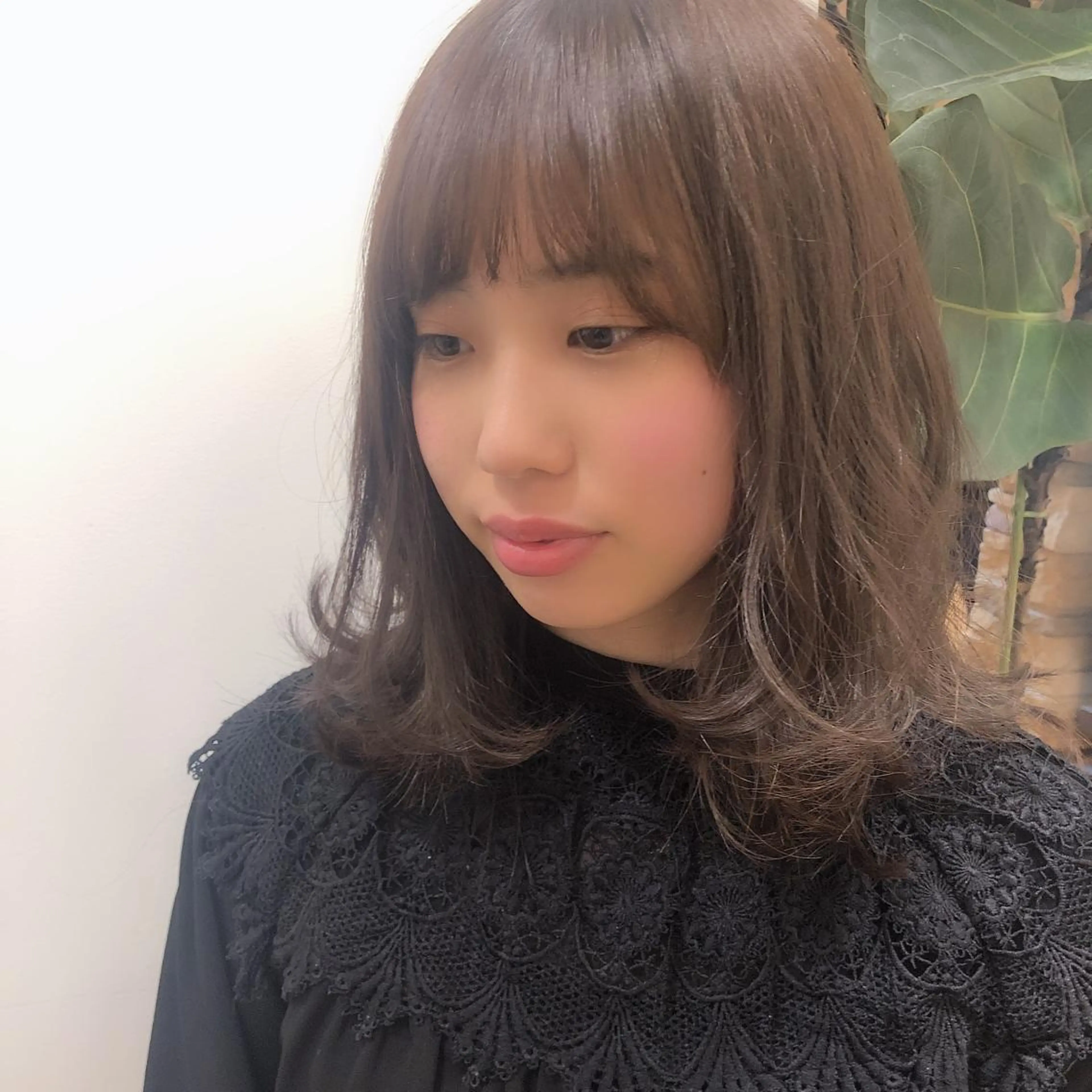 ミディアム 顔周りの垢抜けヘア 立山愛梨のヘアスタイル