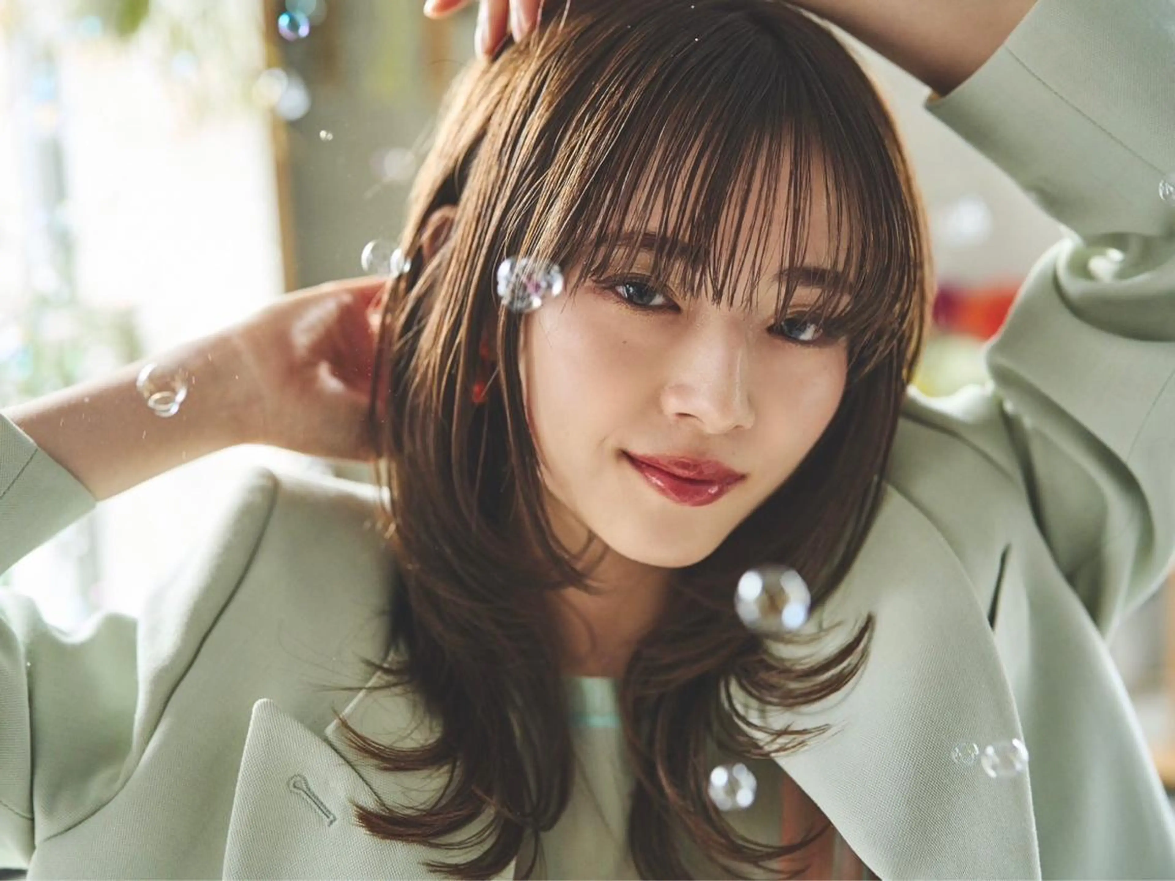 セミロング ミルクティー× グレージュMOMOのヘアスタイル