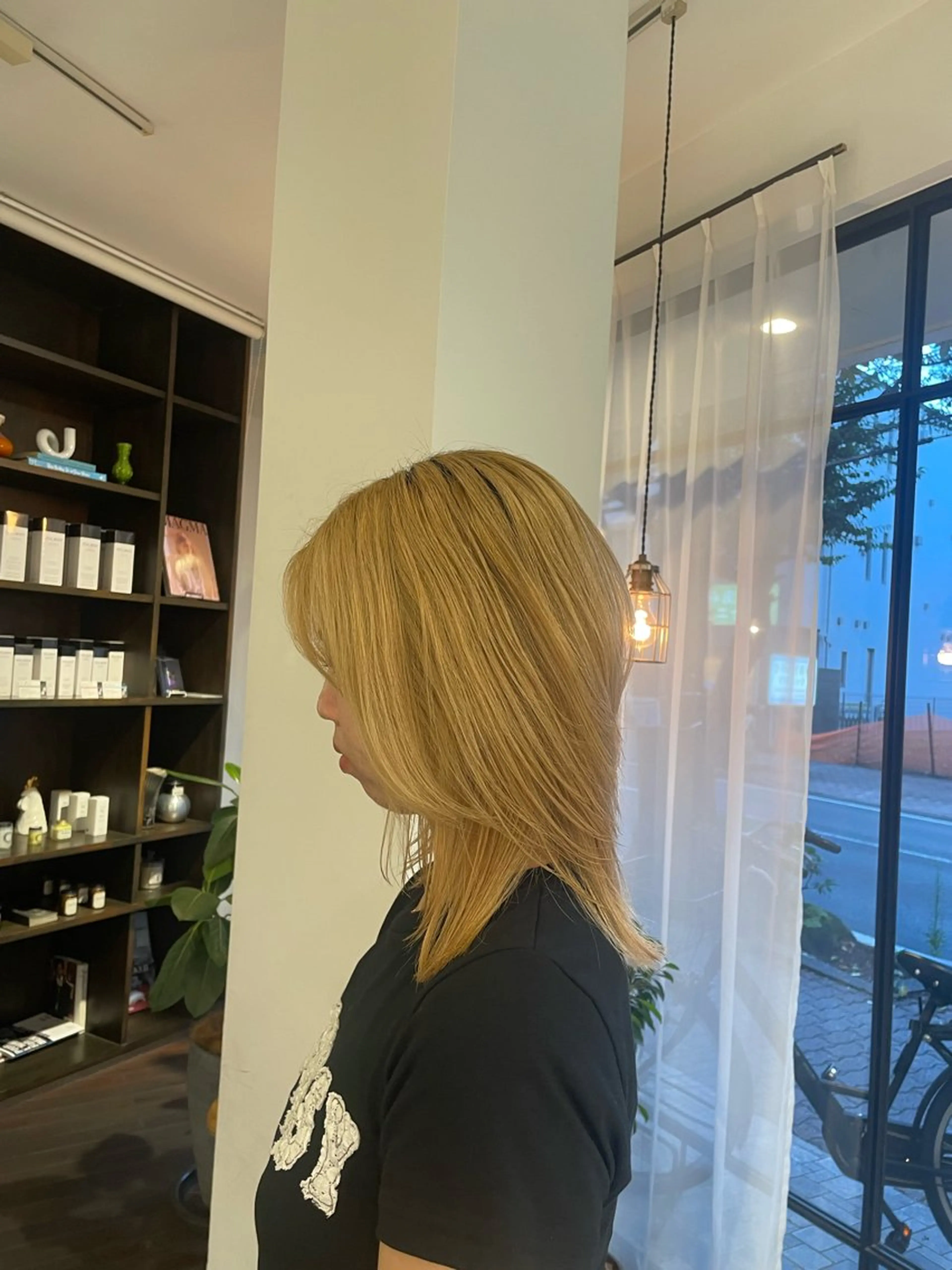 セミロング ハイレイヤー レイヤーカット ウルフカット 西野 優夏のヘアスタイル