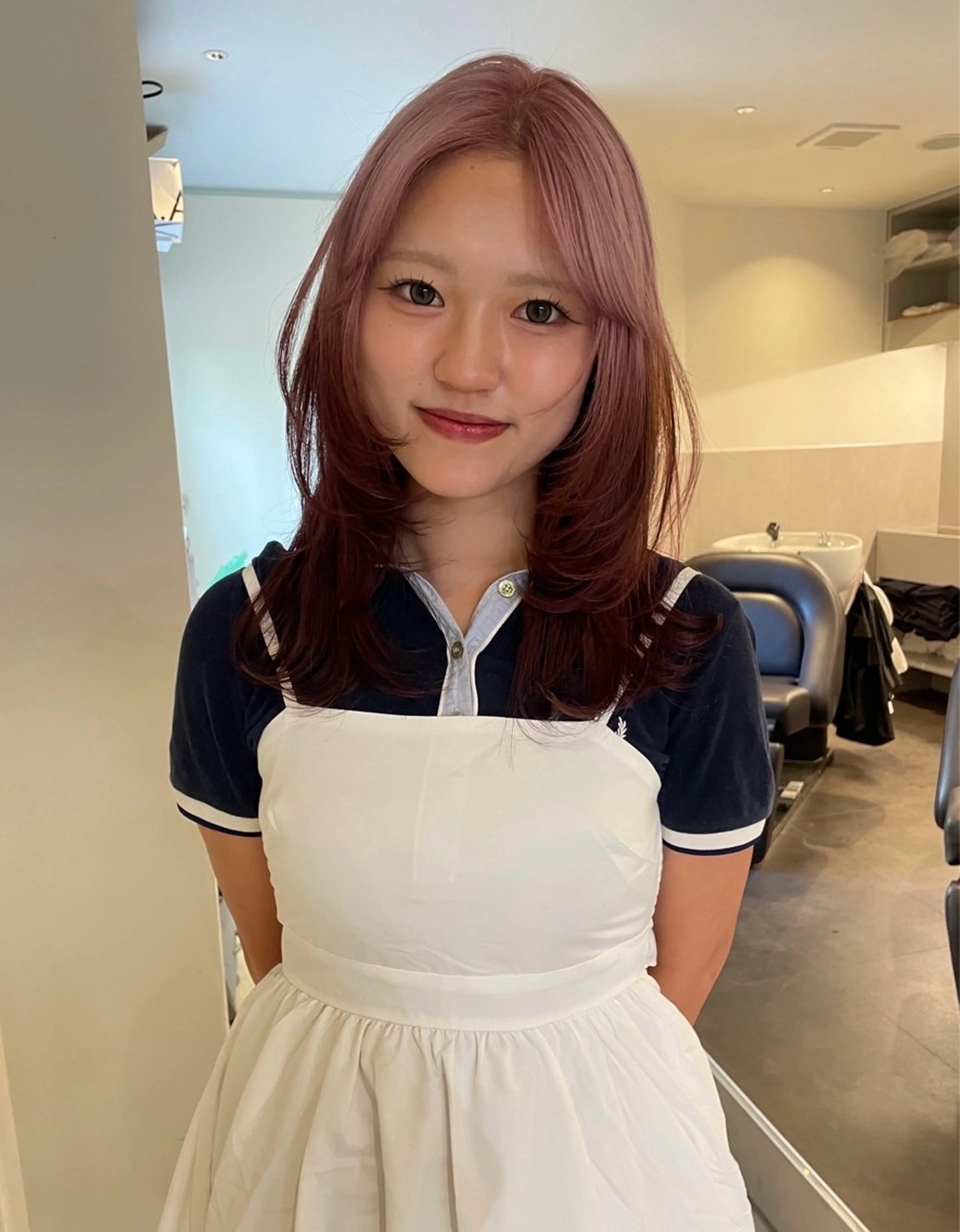 ミディアム カラー ベージュカラー ブリーチ ケアブリーチ デザインカラー ダブルカラー ヘアカラー トリートメント MIU/ルーツカラー 顔まわりレイヤーのヘアスタイル