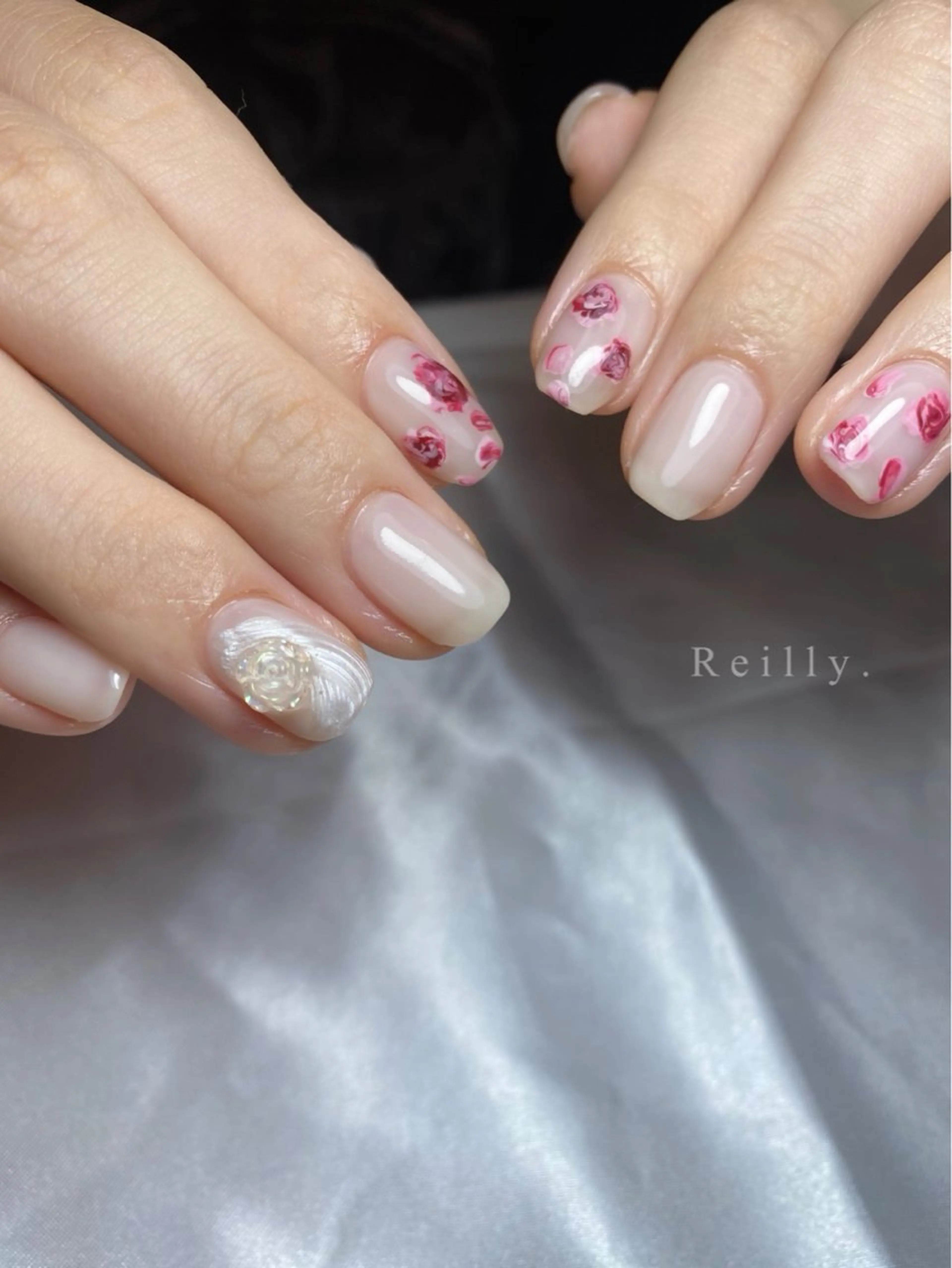 ネイル フラッシュネイル フレンチネイル ジェルネイル グラデーション ラメ(グリッター) ハンドネイル ハンドケア Marina 《REILLY.》のネイルデザイン