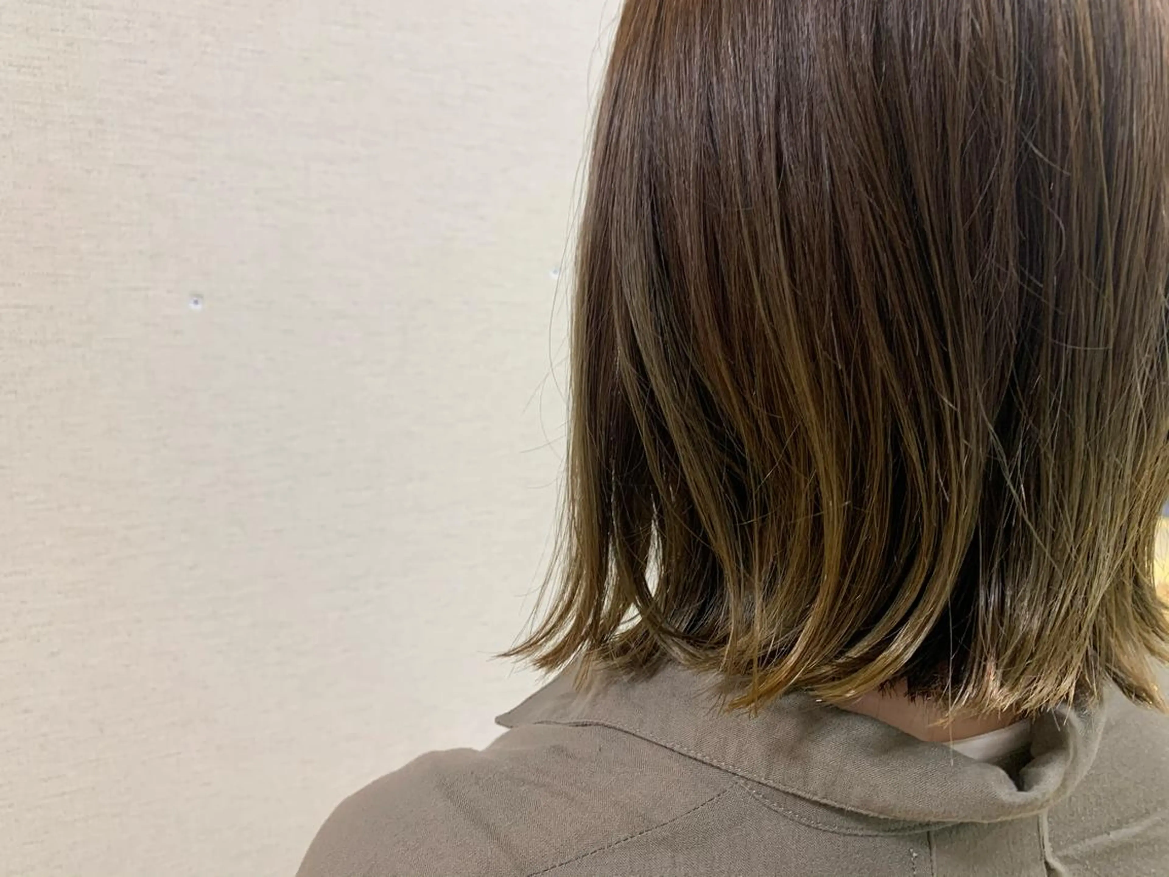 ミディアム カラー ベージュカラー オリーブベージュ 高橋友里亜 /フリーランスのヘアスタイル