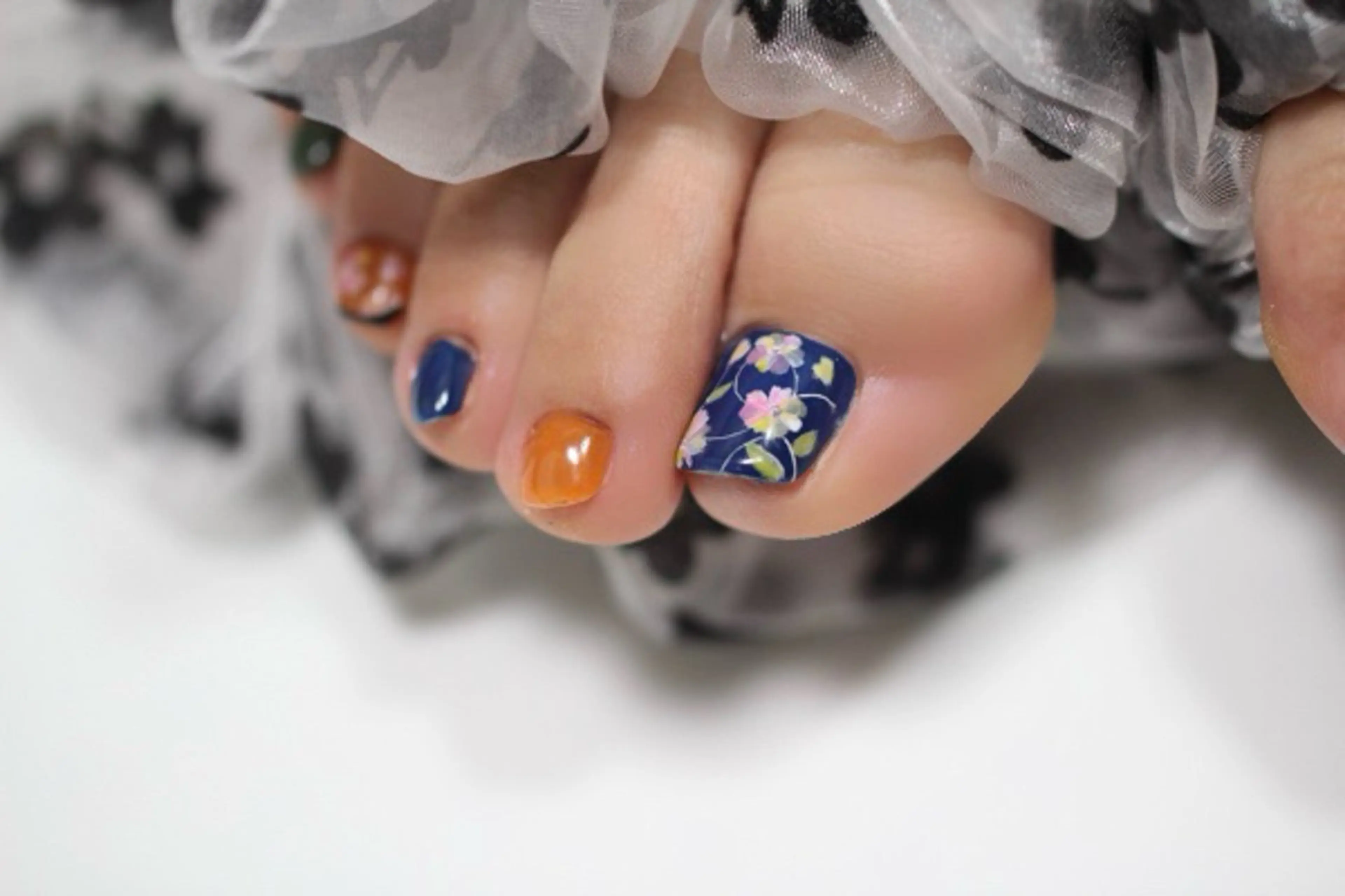 ネイル フラワーネイル フットネイル ジェルネイル ママリンド　志村坂上店所属・しみ えんのネイルデザイン