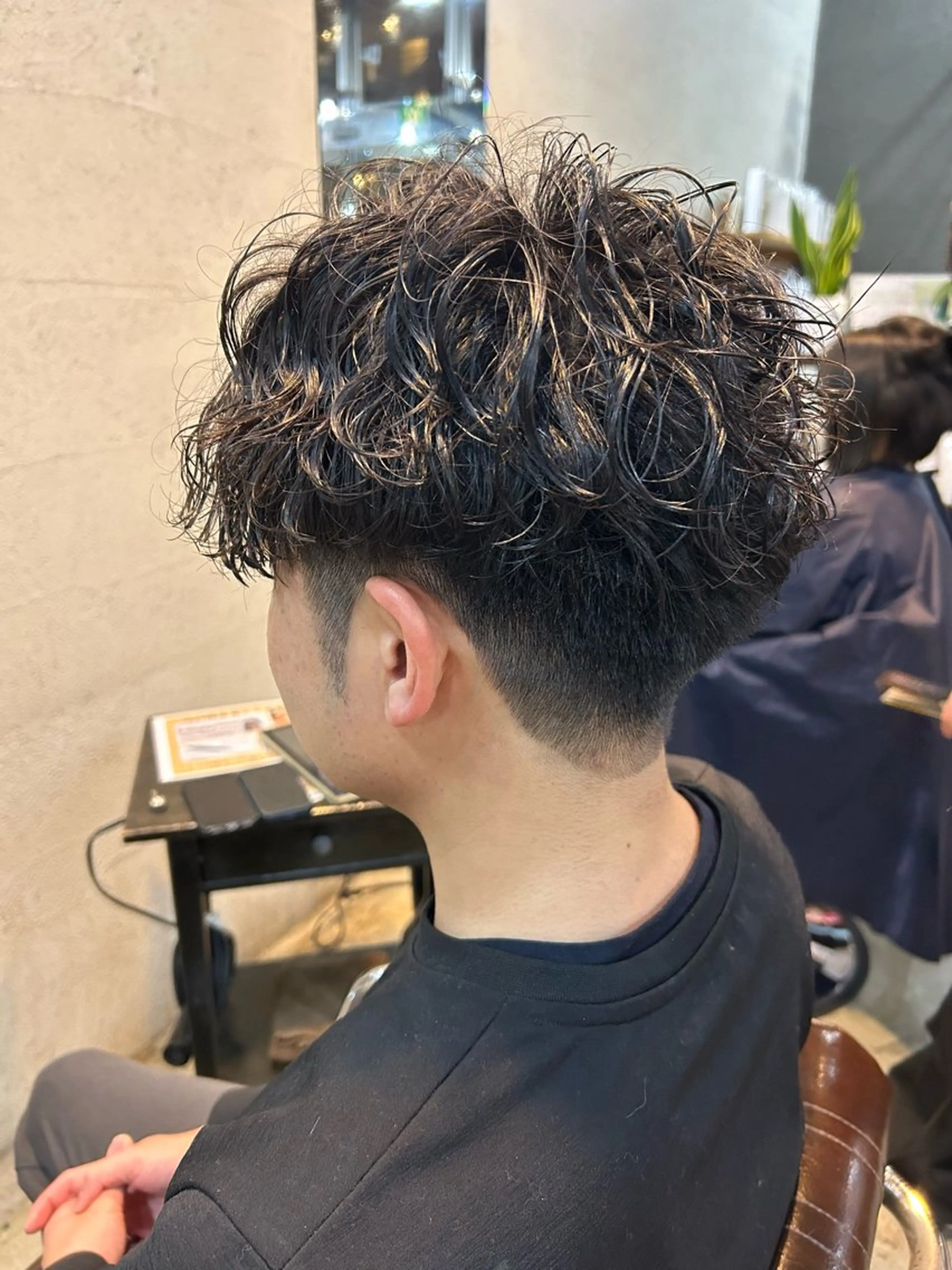 ショート パーマ メンズ メンズパーマ 波巻きパーマ スパイラルパーマ カット パーマ 桜田 修未のヘアスタイル
