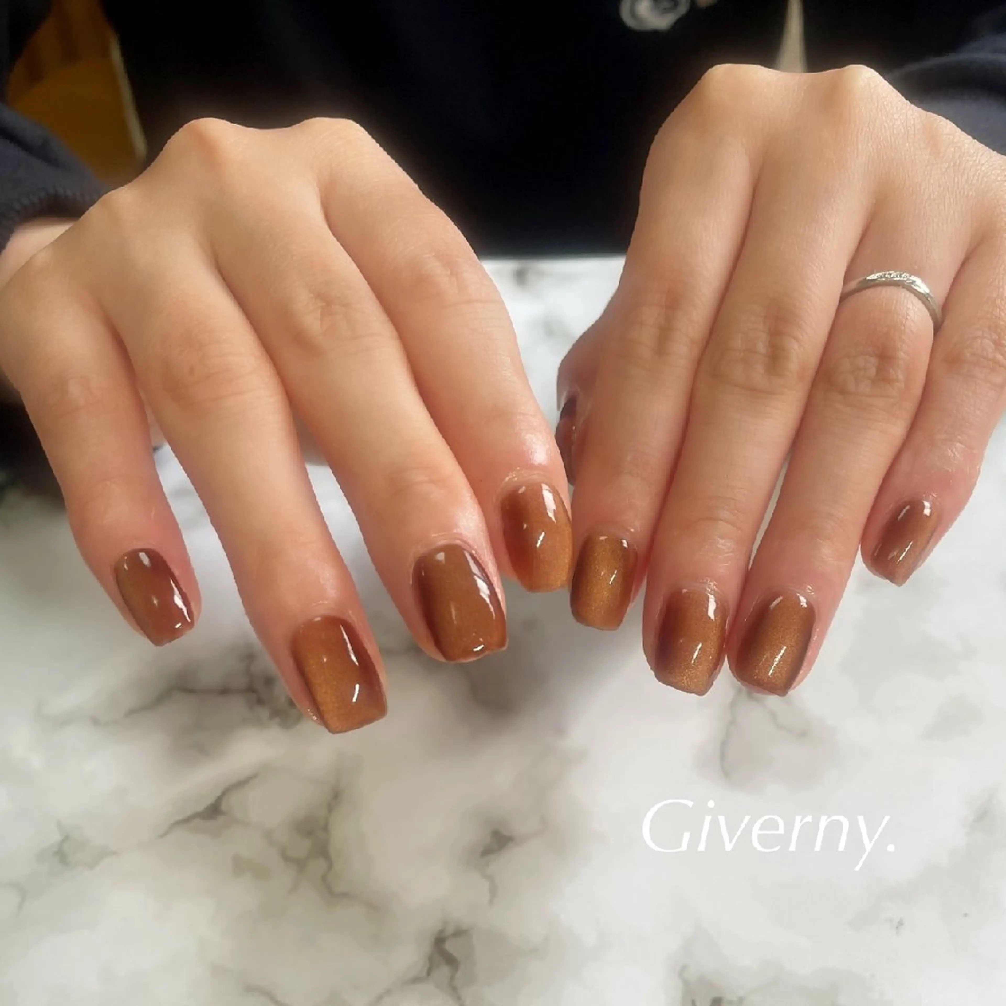 ネイル マグネットネイル ワンカラーネイル シンプルネイル ハンドネイル Giverny .のネイルデザイン