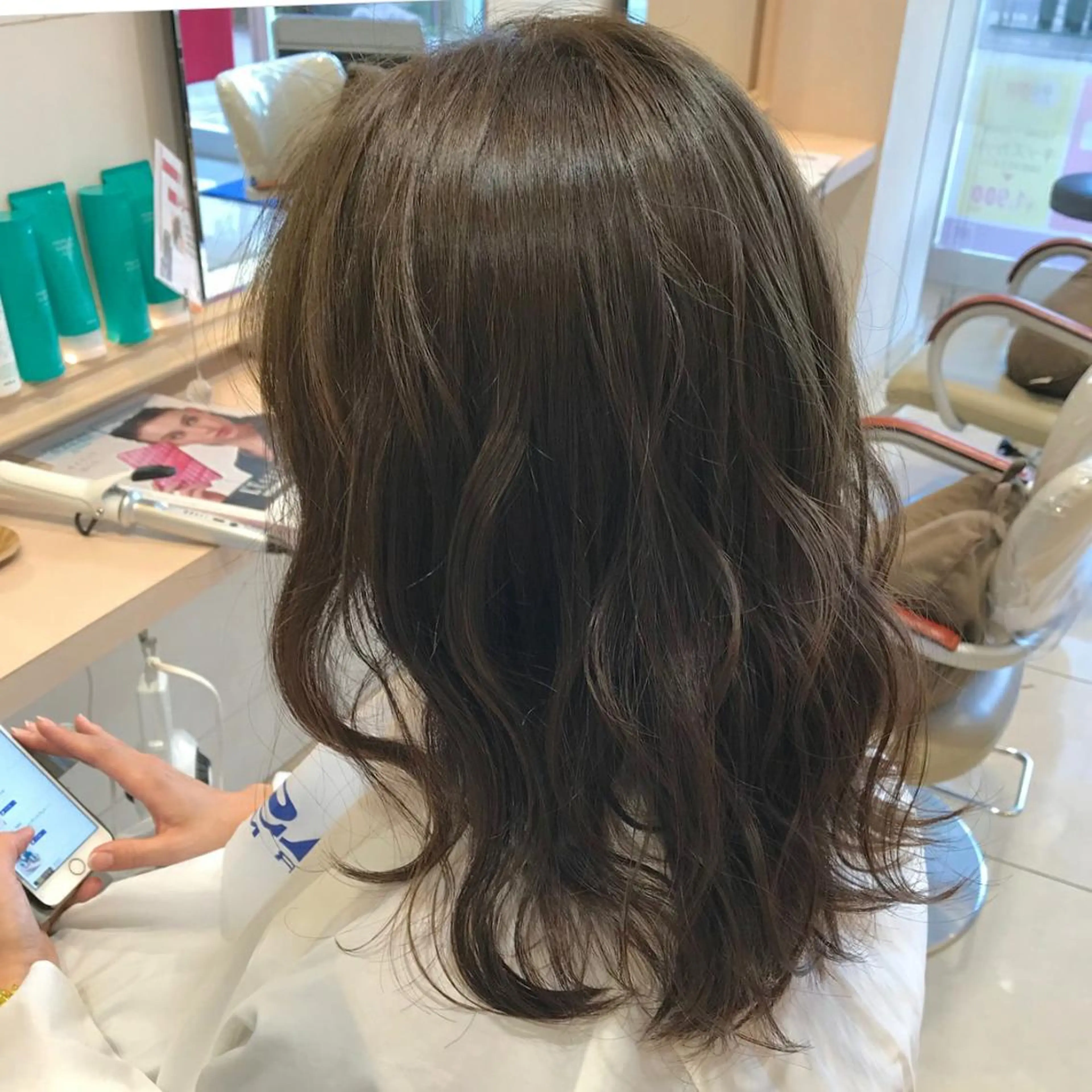 ミディアム 中村 真依のヘアスタイル