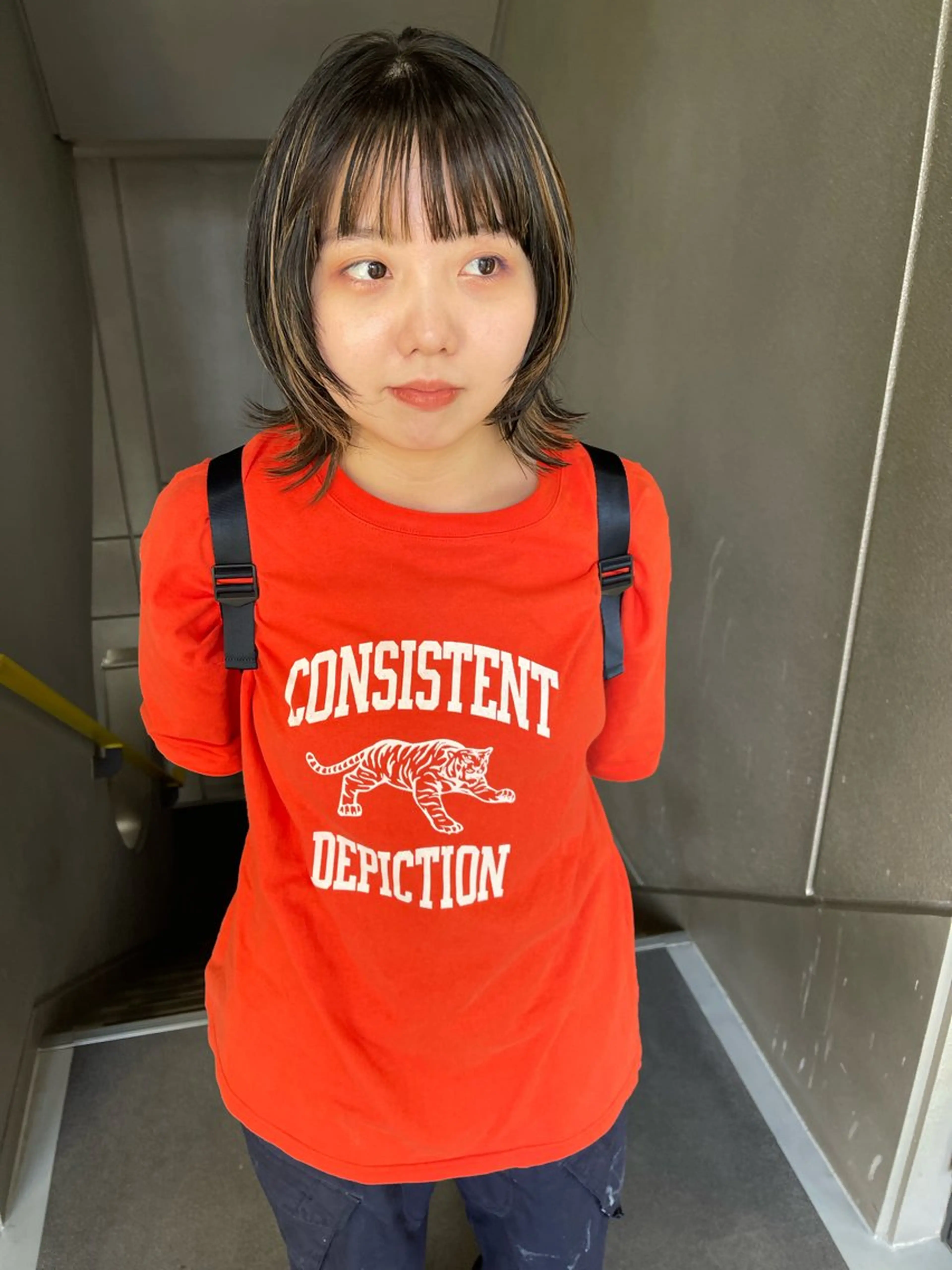 ミディアム カラー 💓パーマ，💗 レイヤーカットのヘアスタイル