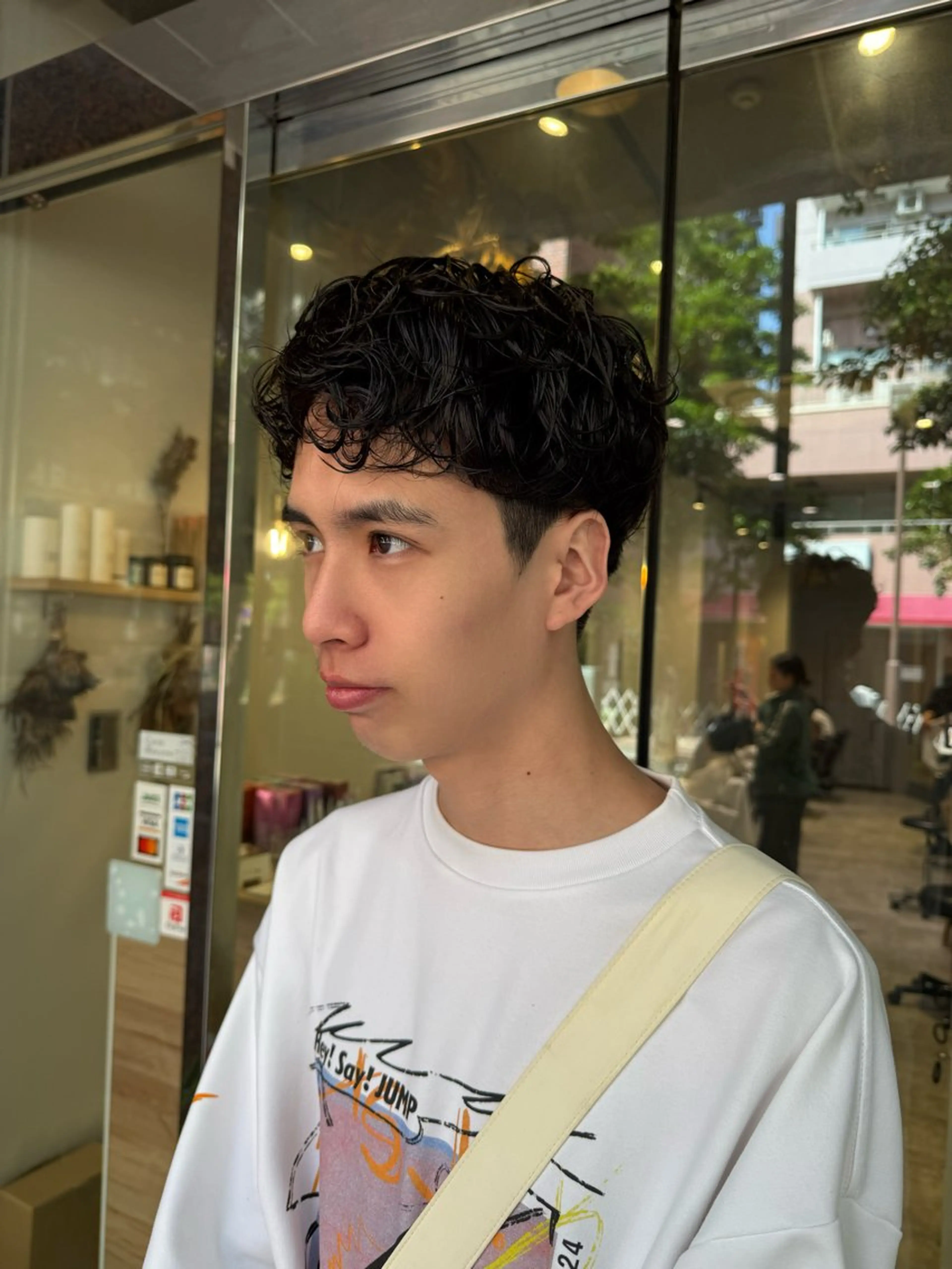 ショート パーマ メンズ センターパート ダウンパーマ フェザーパーマ メンズハイライト メンズ韓国風 藤崎百道メンズカット Zina/森井唯央のヘアスタイル