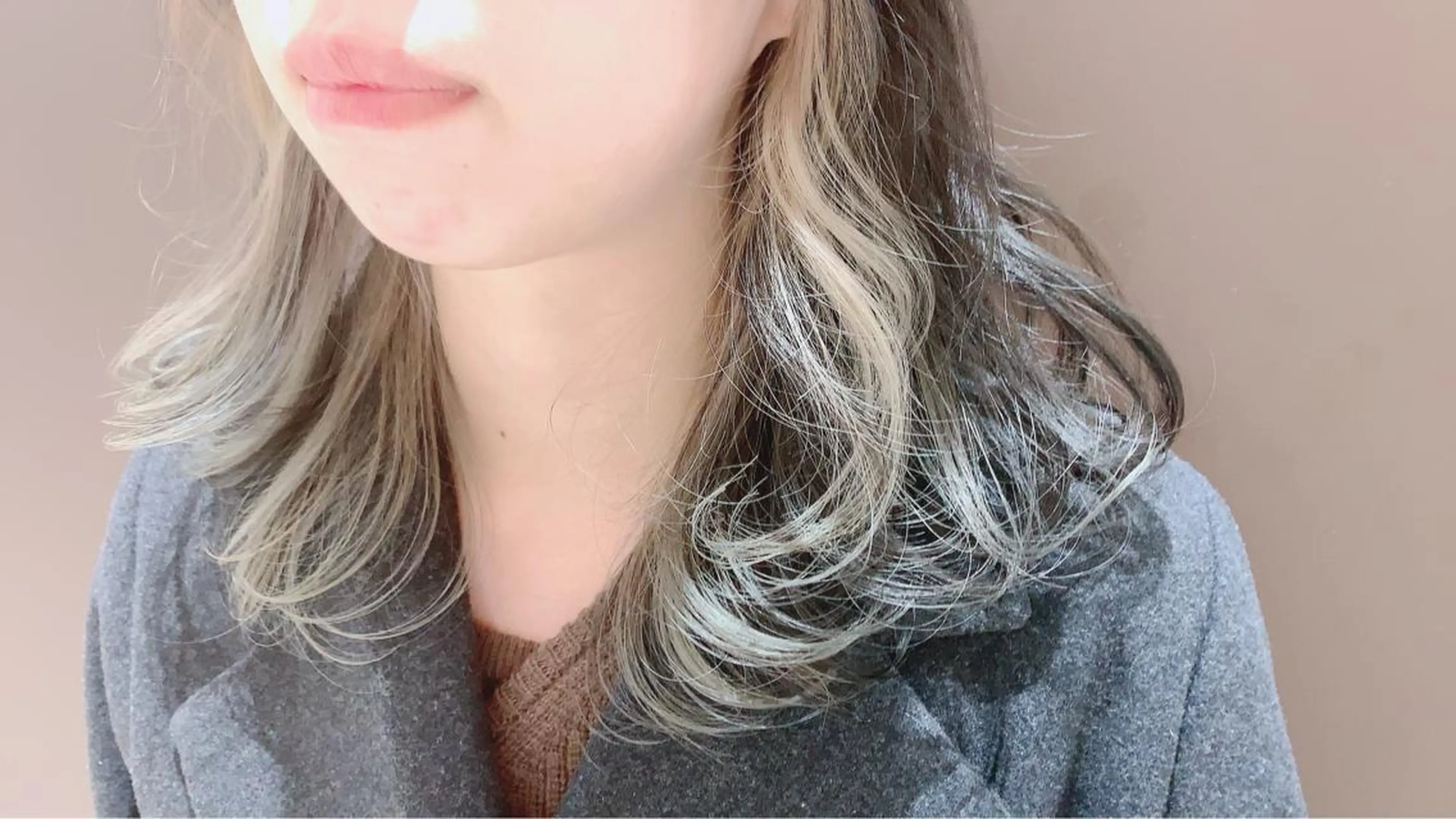 セミロング カラー 黒髪 インナーカラー ヘアカラー きむえり/髪質改善 /うねり広がり改善のヘアスタイル