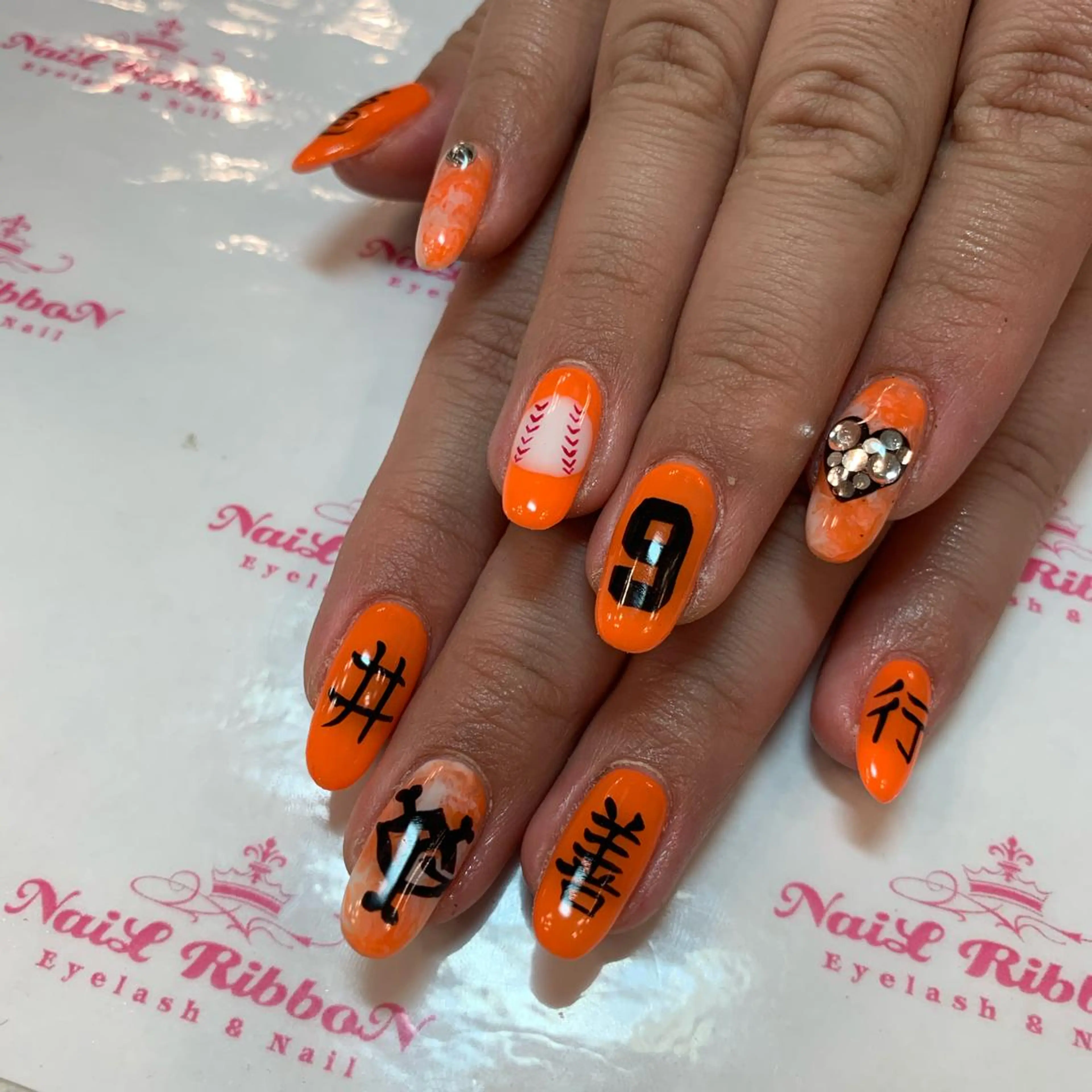 ネイル ネイルリボン 受付スタッフのネイルデザイン