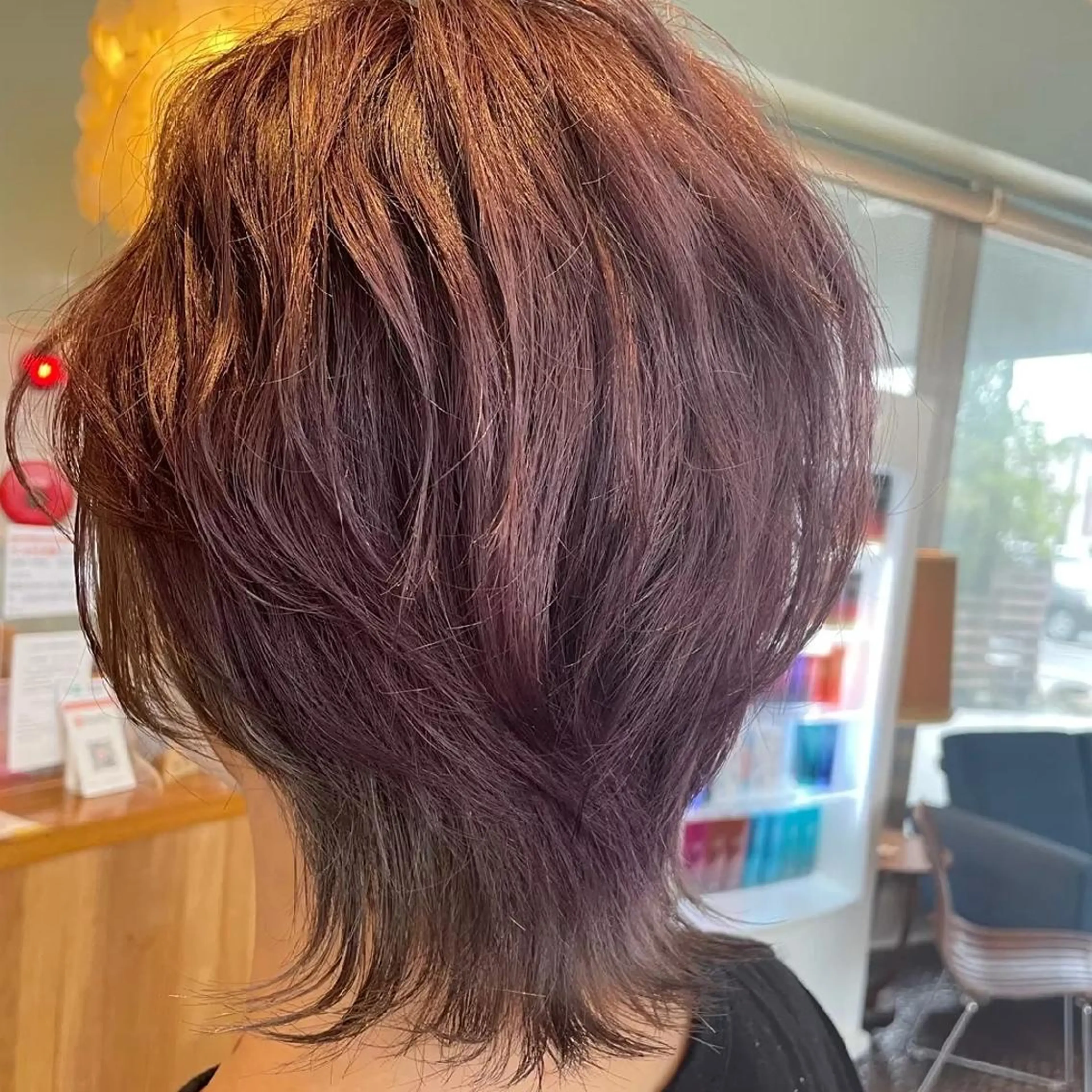 ショート カラー ピンクカラー レッドカラー ショートヘア ウルフカット 高橋 万美のヘアスタイル