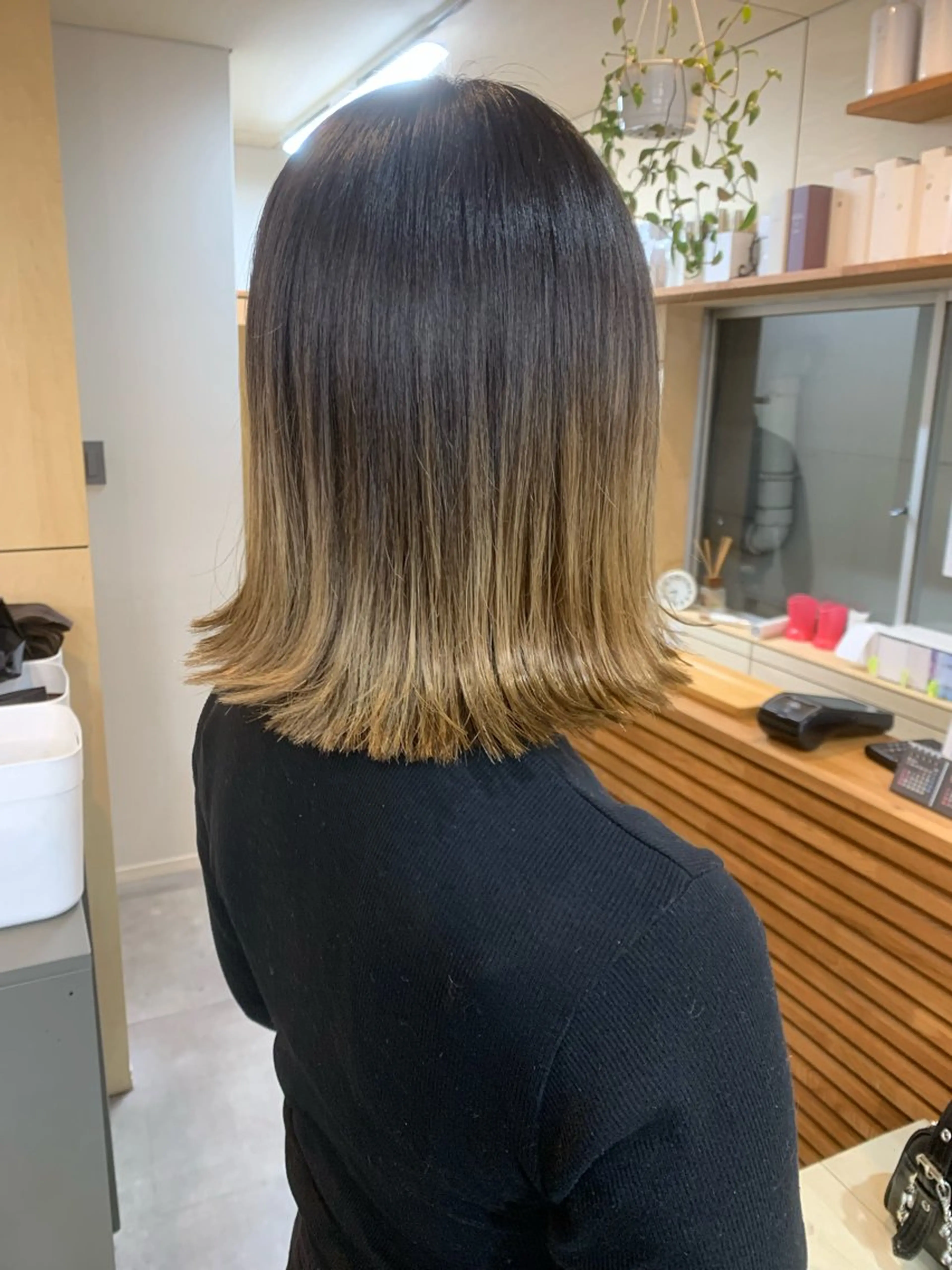 ミディアム ボブ ニシタニ コハルのヘアスタイル