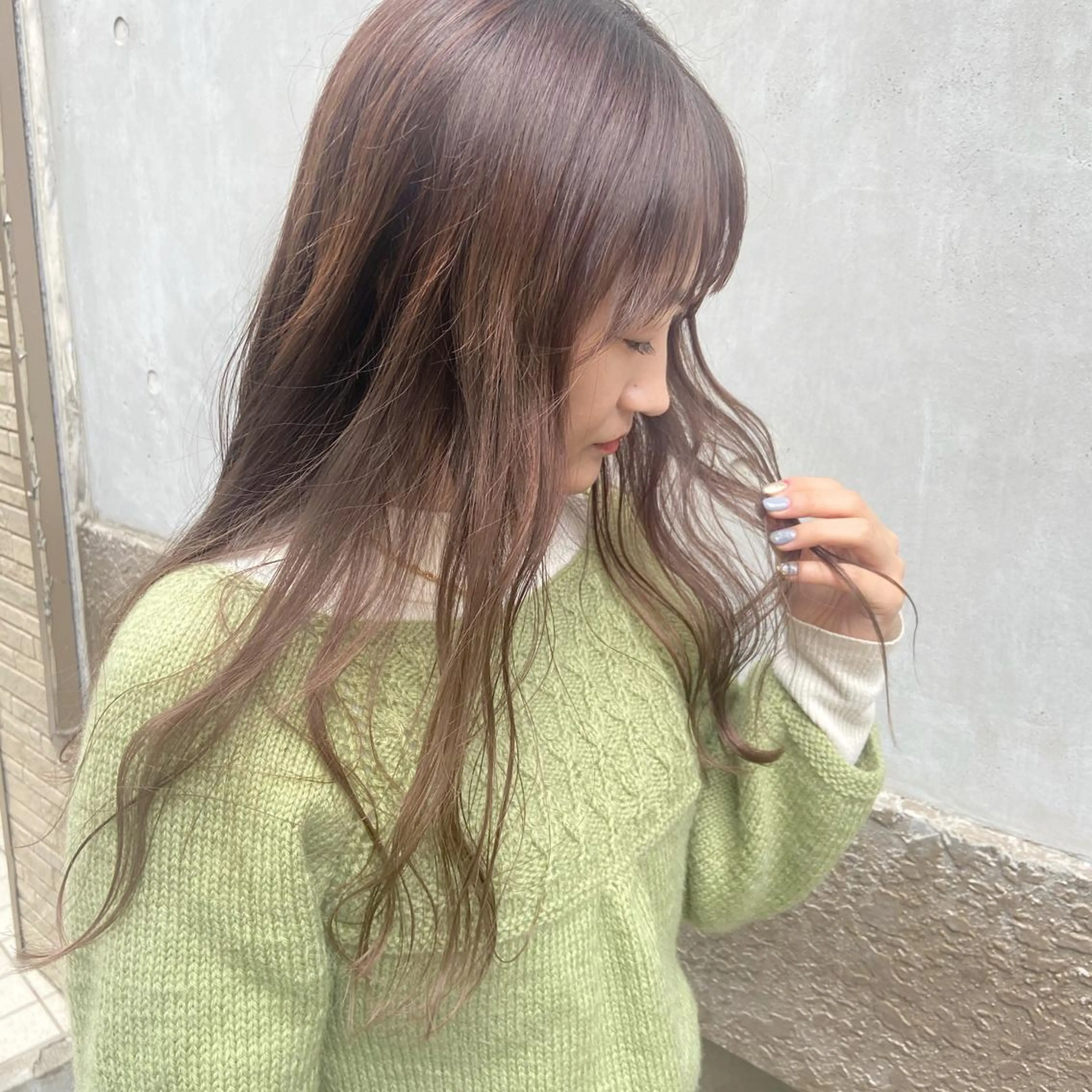 ロング カラー ベージュカラー 透明感カラー ハイトーンカラー ラベンダーカラー 外国人風カラー カット ヘアカラー トリートメント ヘッドスパ ヘアセット カジュアルを女っぽく 𝗮𝘆𝗮𝗰𝗼のヘアスタイル