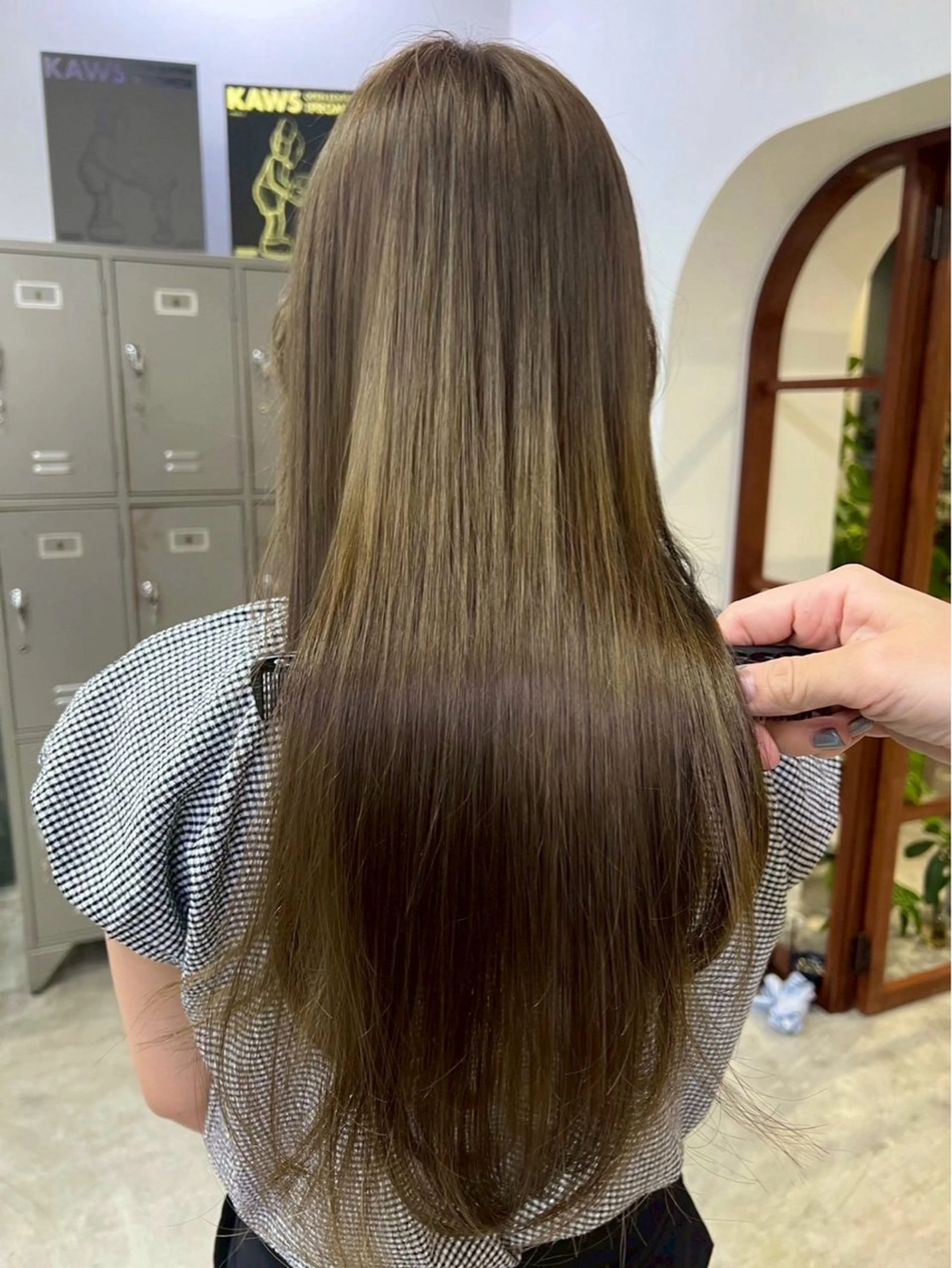 ロング カラー ✨️赤み消しカラー/ ミルクティーベージュのヘアスタイル