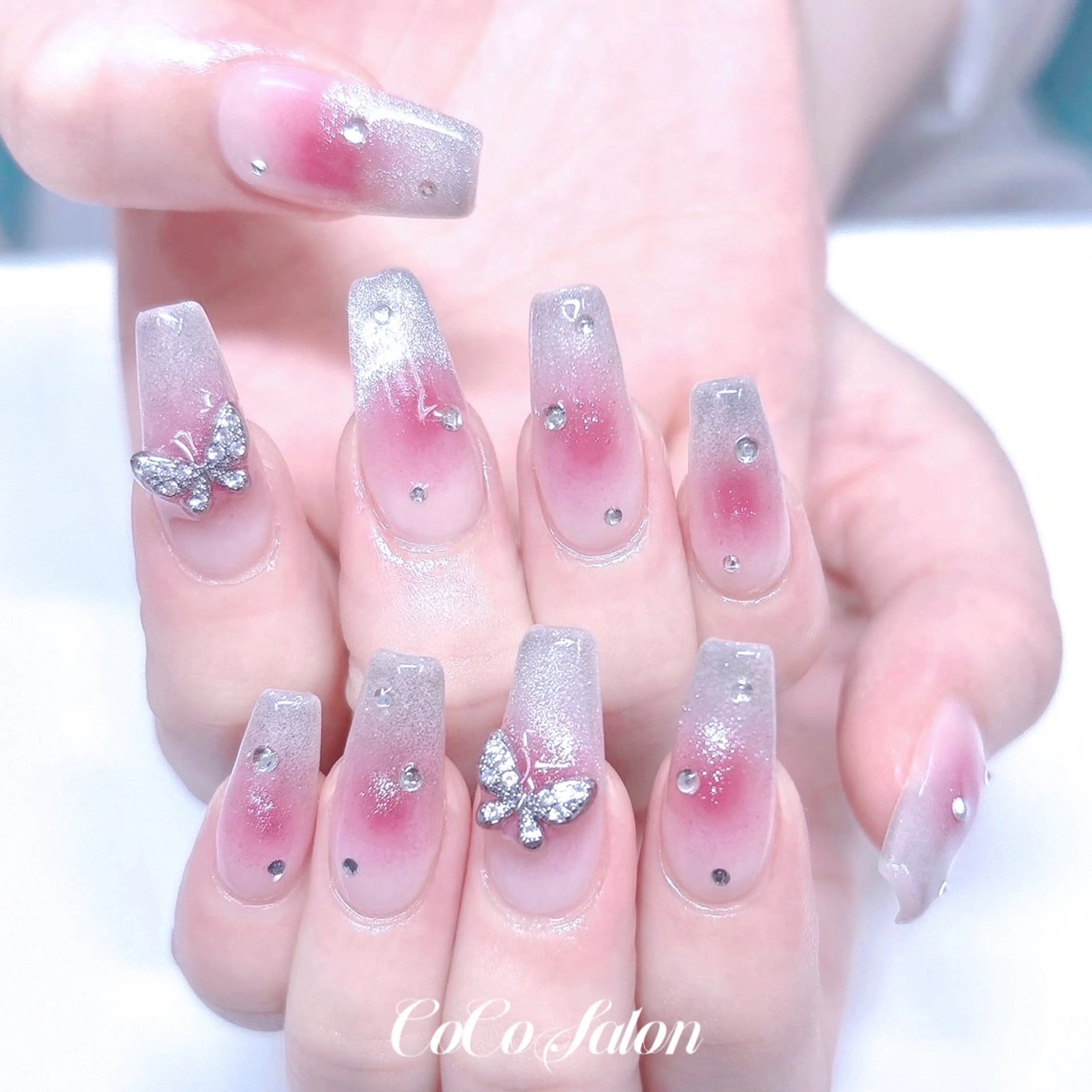 ネイル チークネイル 長さ出し ジェルネイル グラデーション キラキラネイル ハンドネイル CoCoSalon ネイル/まつ毛予約のネイルデザイン