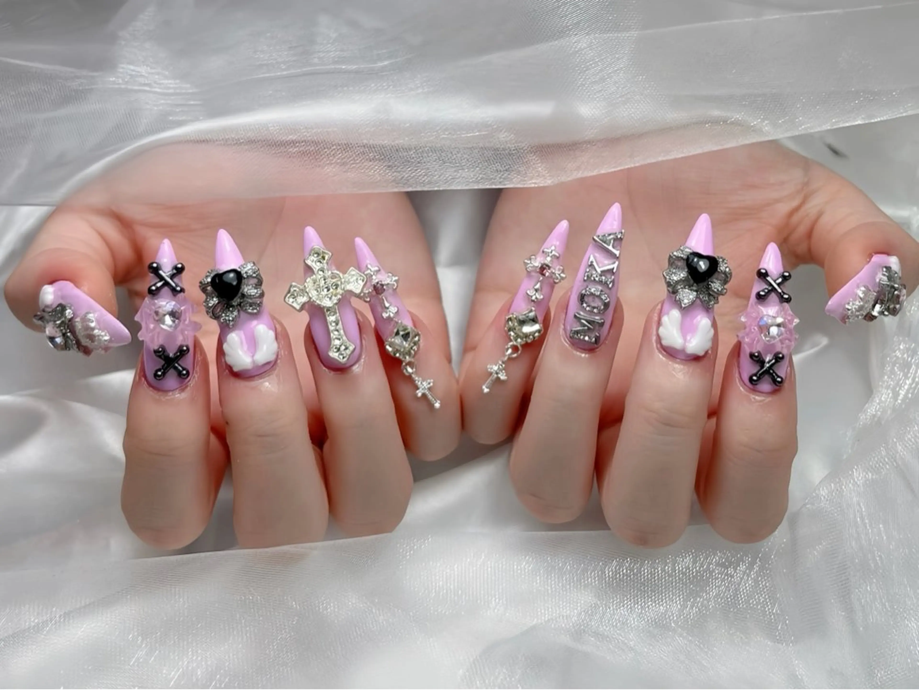 ネイル オーロラネイル チークネイル 桜ネイル クリアネイル ドット ハンドネイル Rin Nail 新大久保店のネイルデザイン