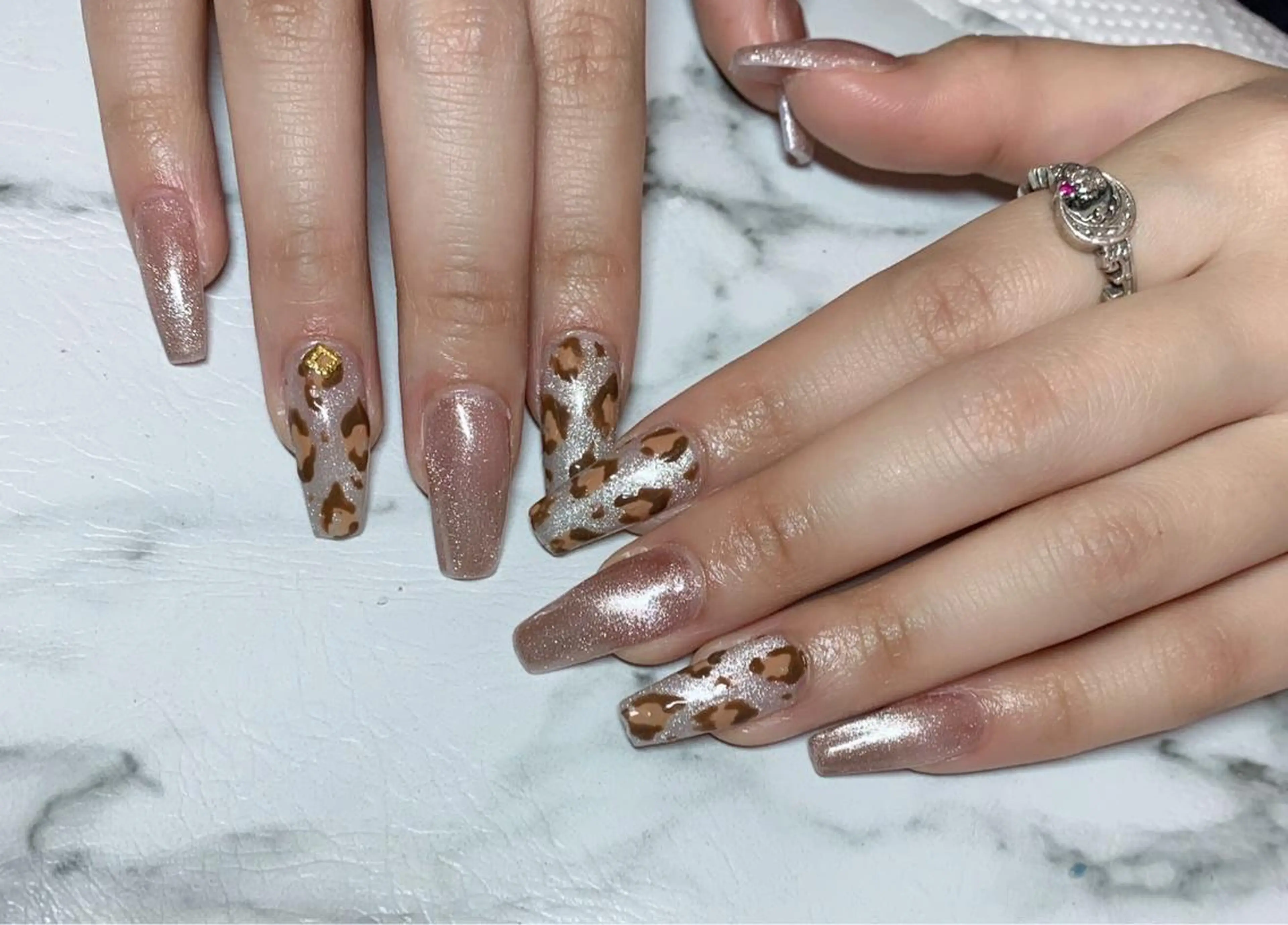 ネイル アニマル柄 アートネイル マグネットネイル ニュアンスネイル スカルプネイル x.1.0.nail ♡Cのネイルデザイン