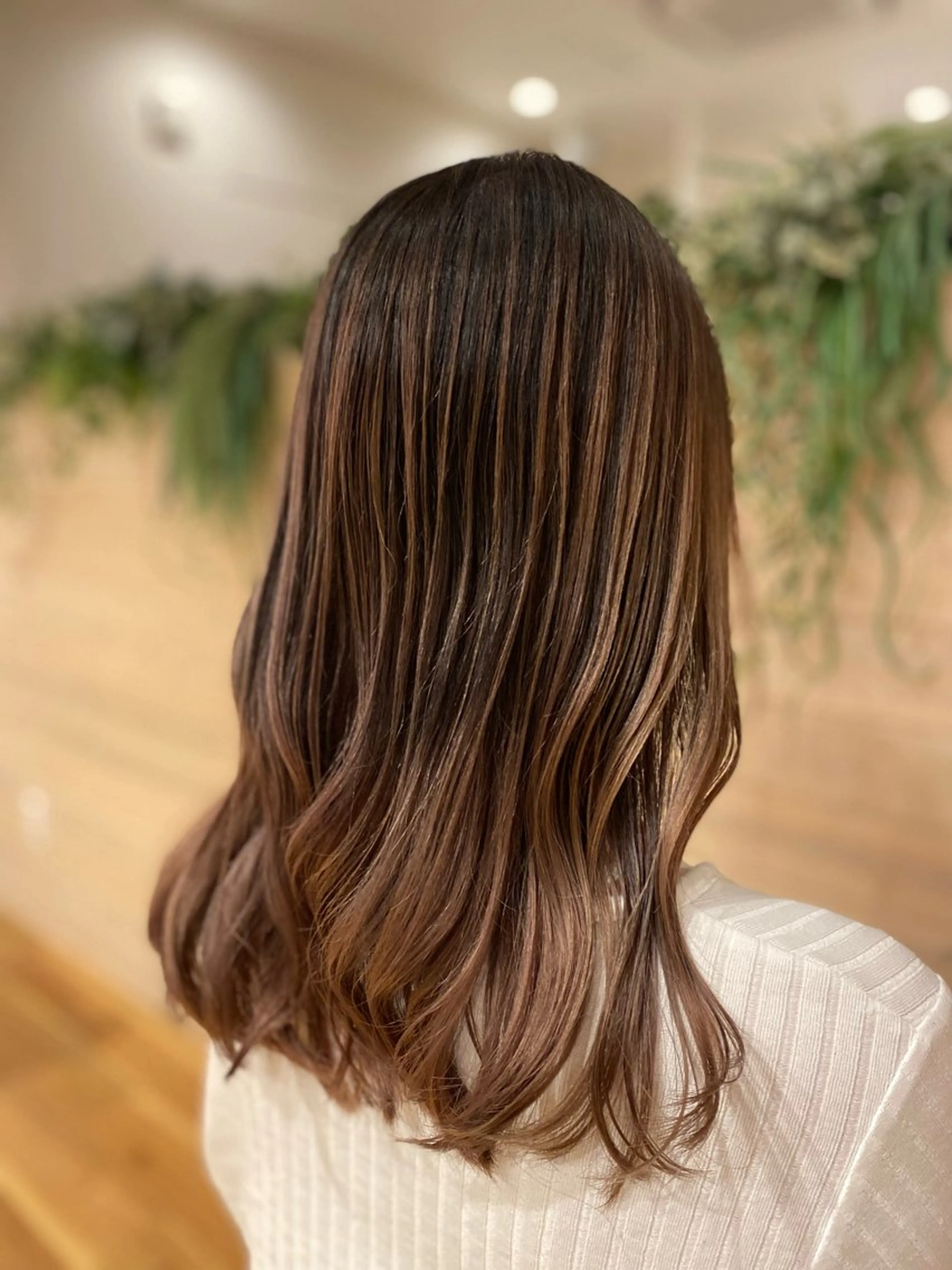 セミロング カラー 山西 真琴のヘアスタイル