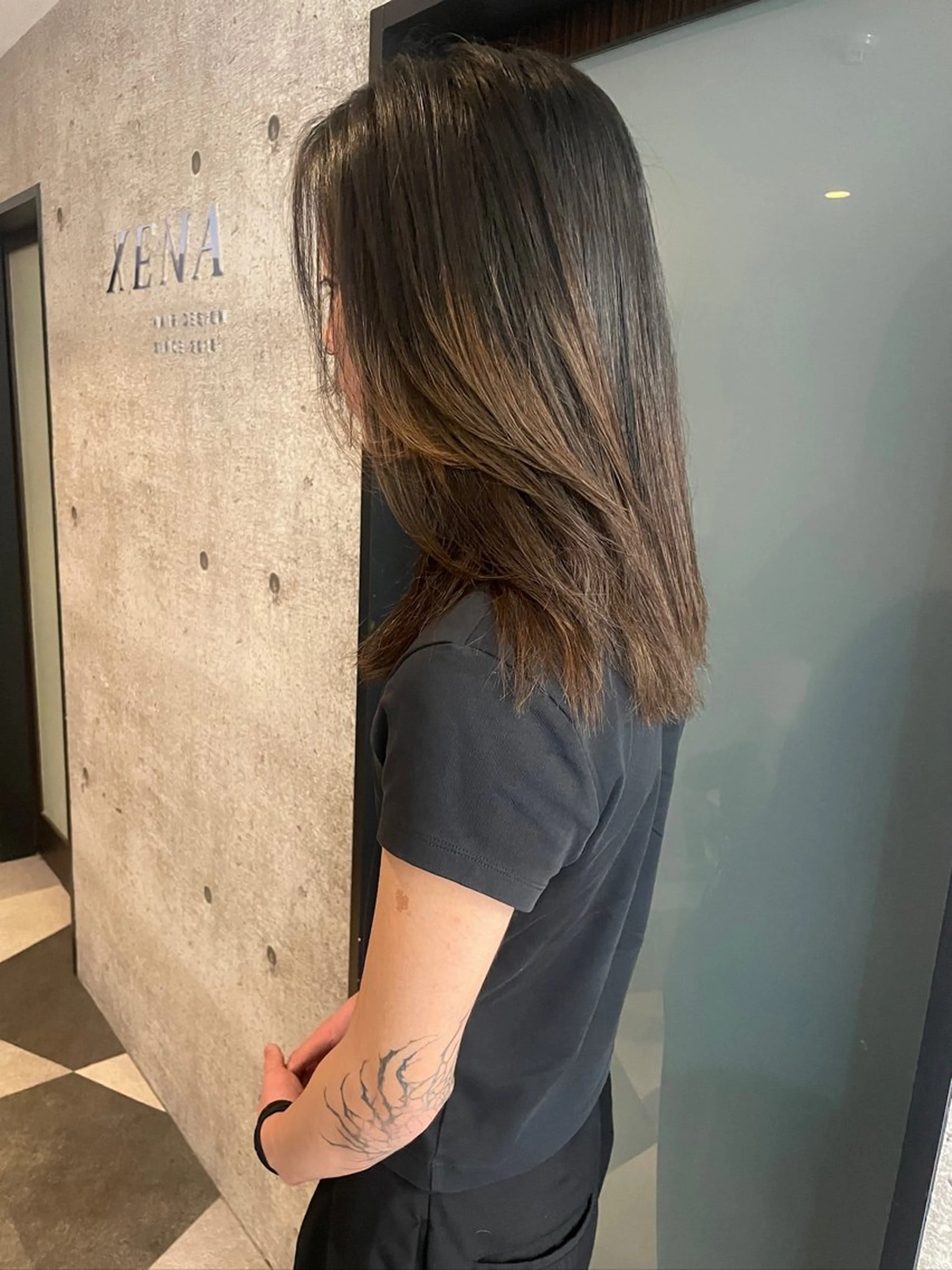 ショート ボブレイヤー ボブ レイヤーカット GEM YURI ハイトーンカラーのヘアスタイル