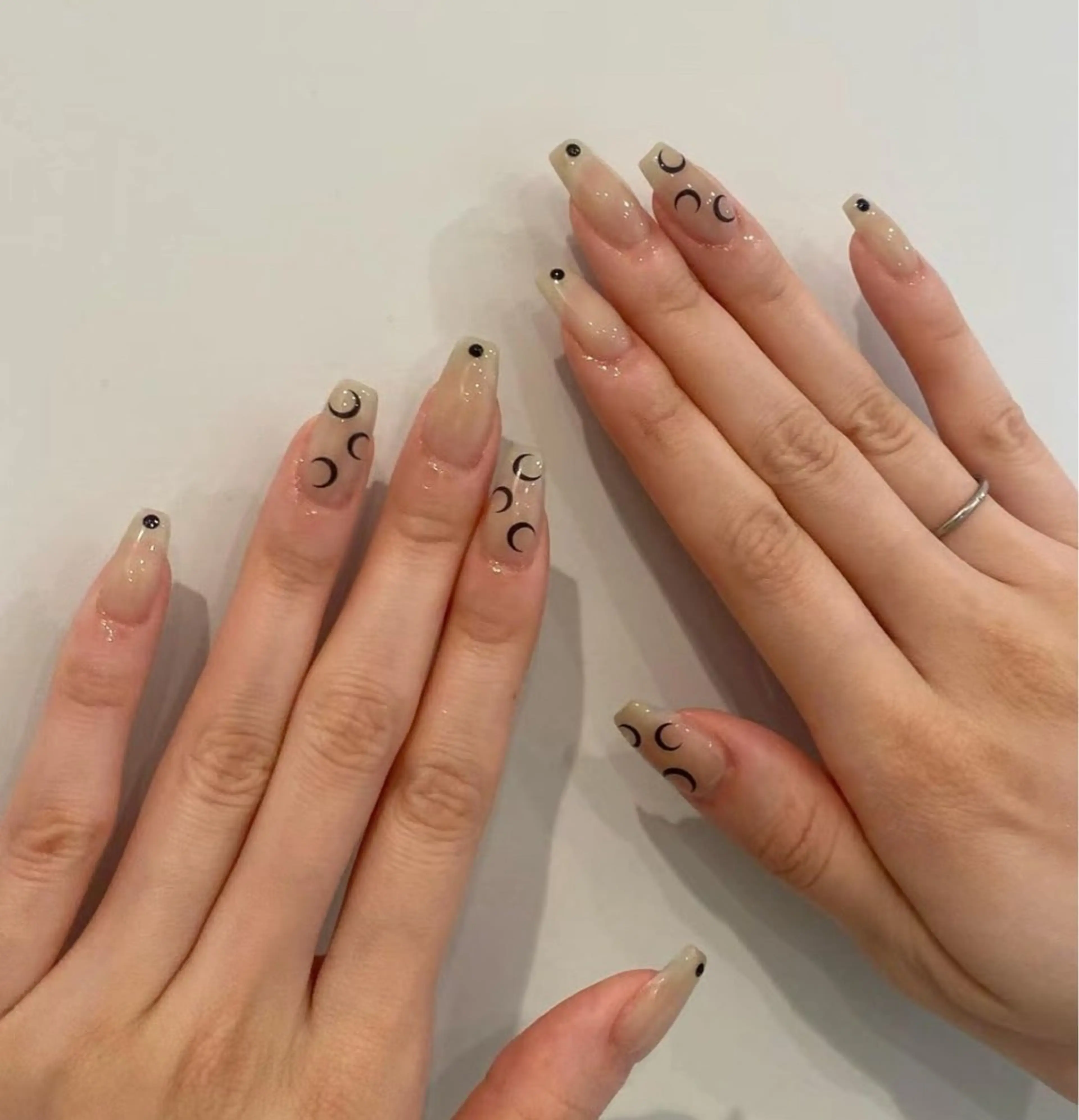 ネイル キラキラネイル 韓国ネイル オフィスネイル ハンドネイル cat‘s nail🐈⬛のネイルデザイン